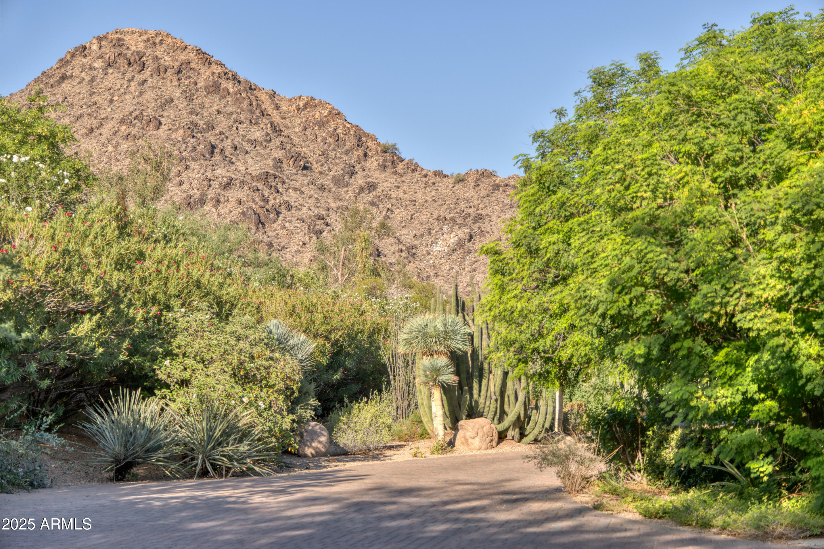 5747 E Mockingbird Lane