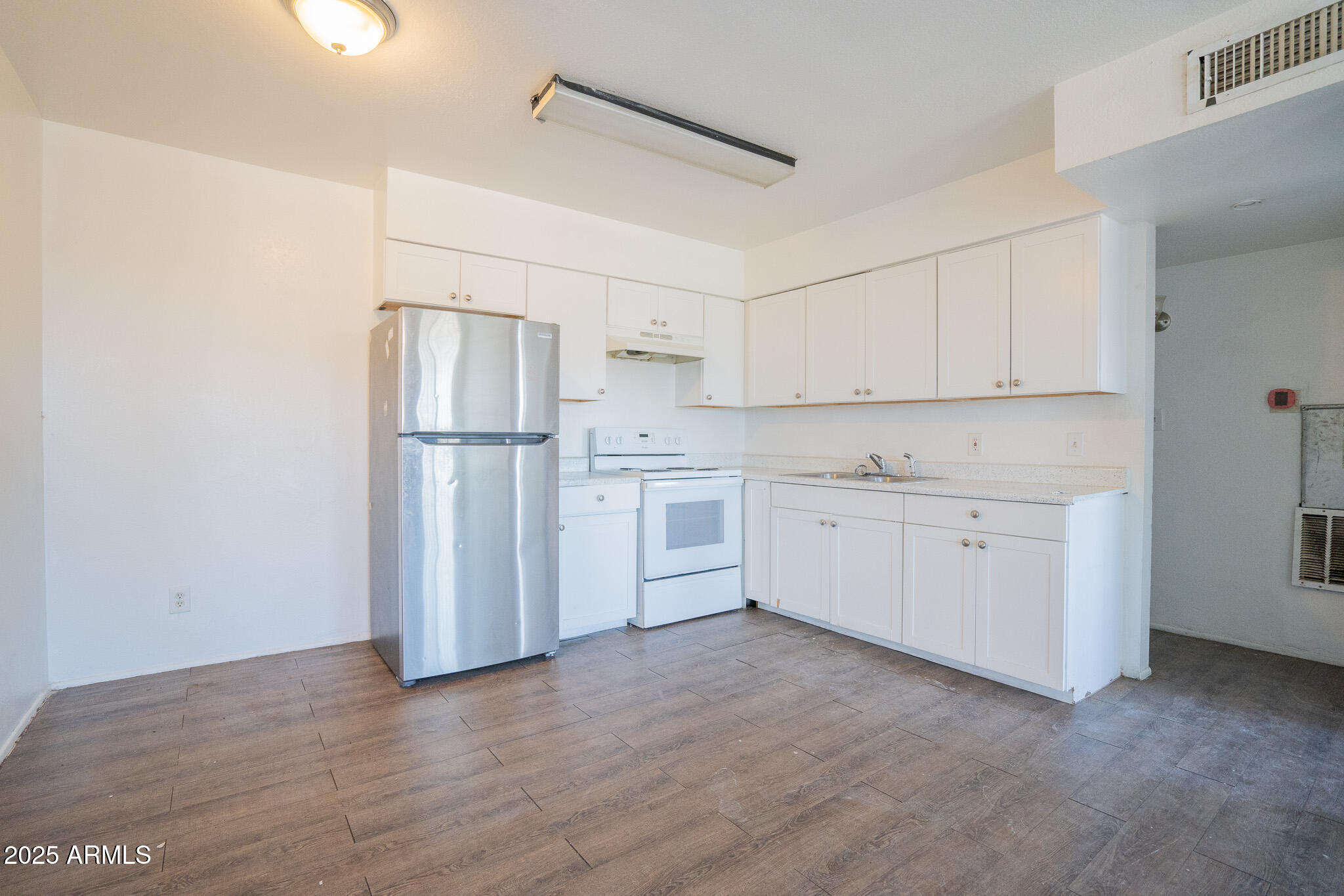 1703 W MOUNTAIN VIEW Road 15