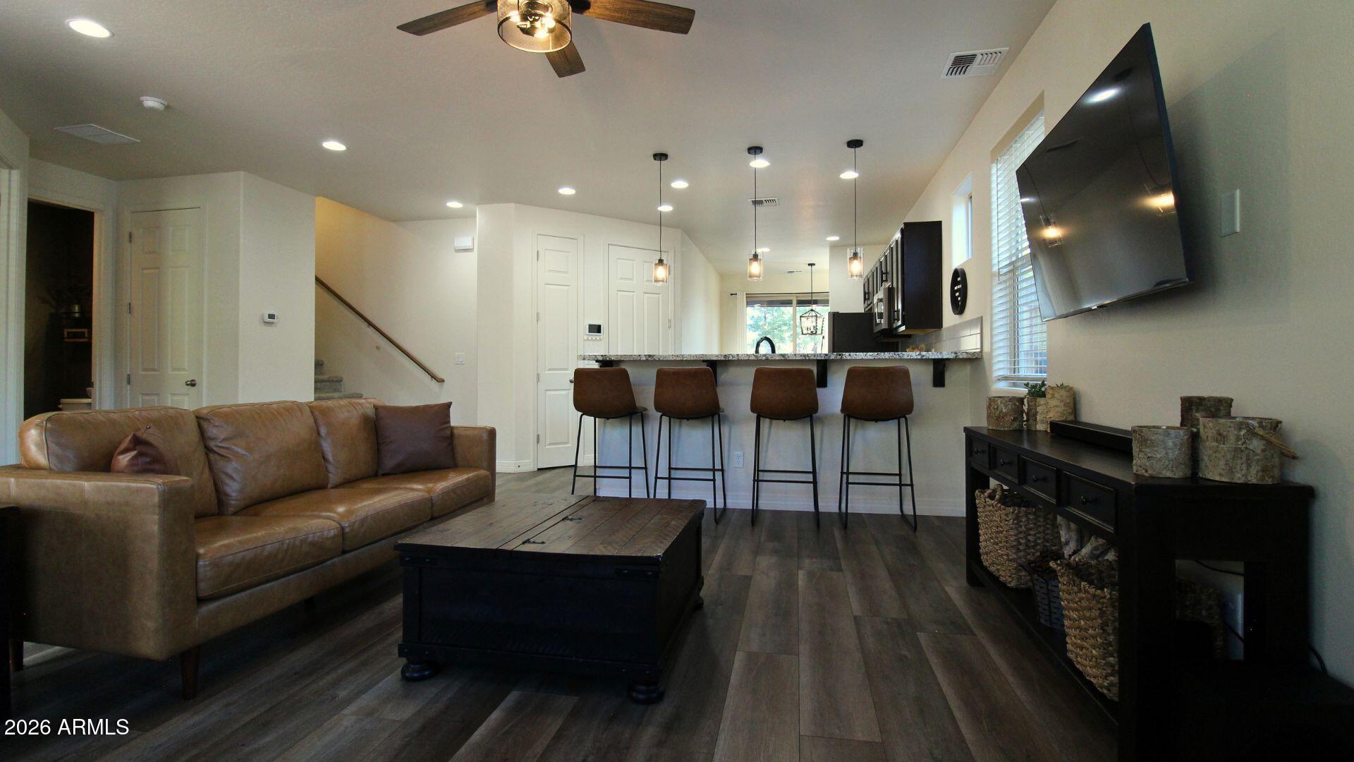 2465 W CLEMENT Circle