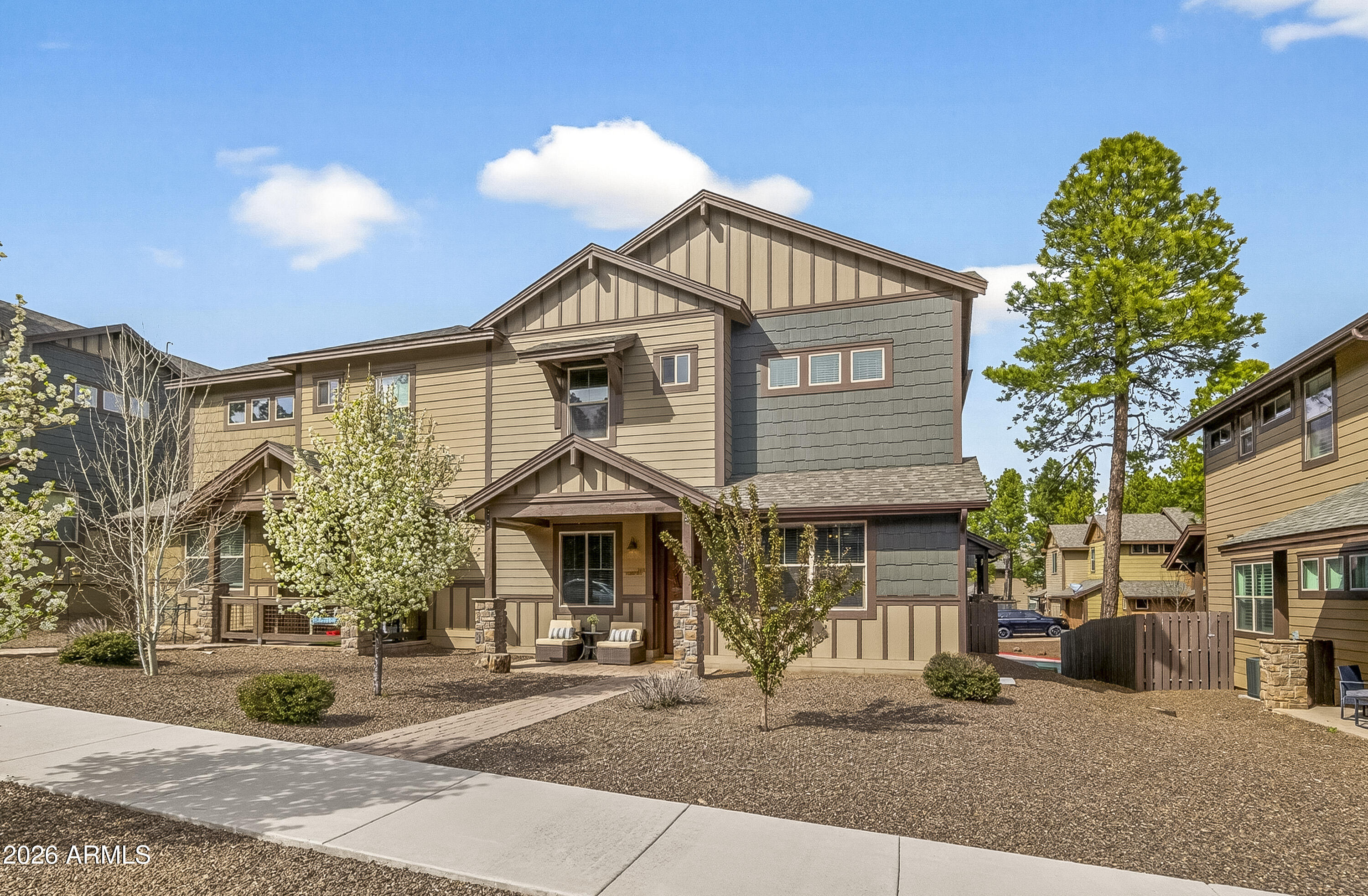 2465 W CLEMENT Circle