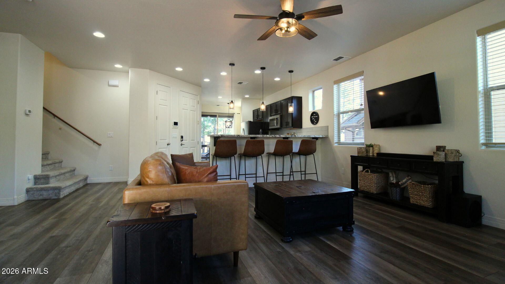 2465 W CLEMENT Circle