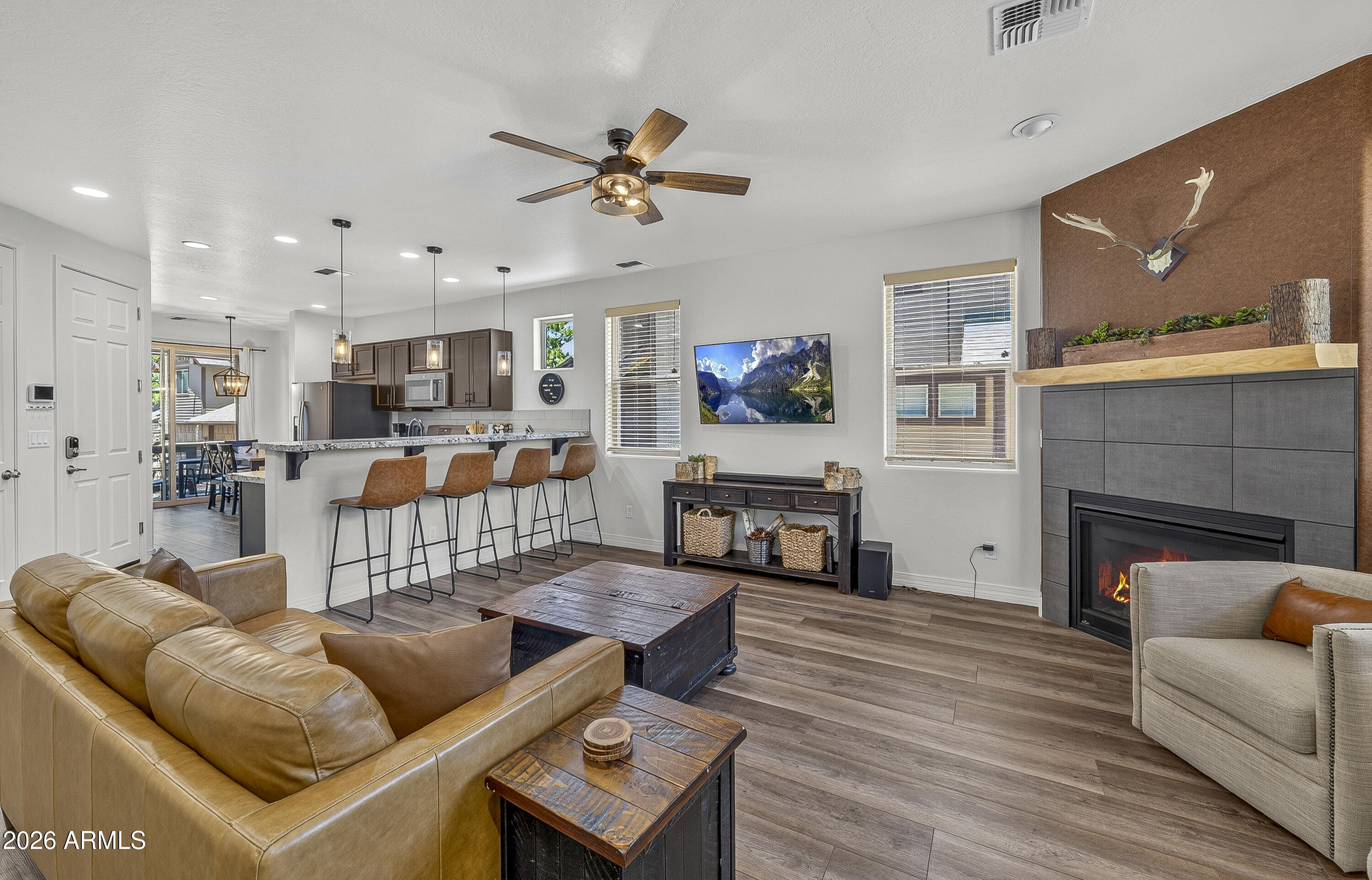 2465 W CLEMENT Circle