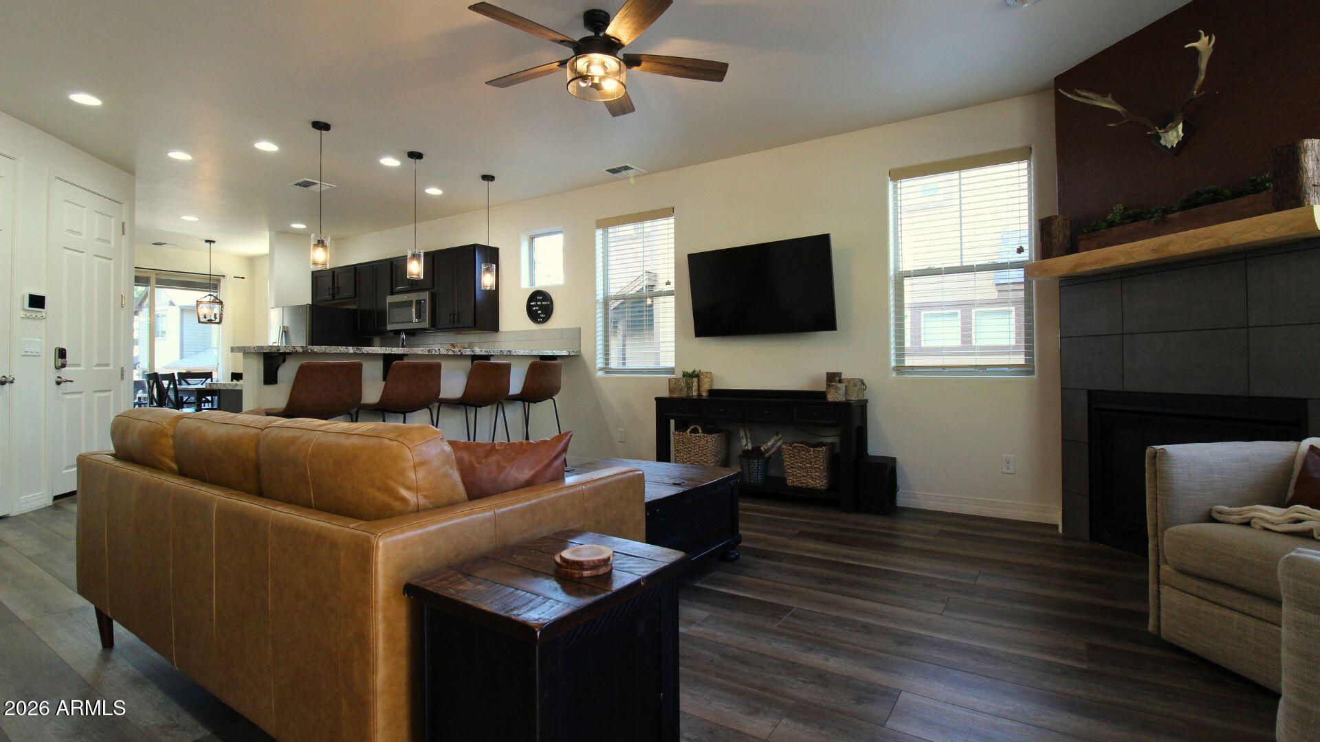 2465 W CLEMENT Circle