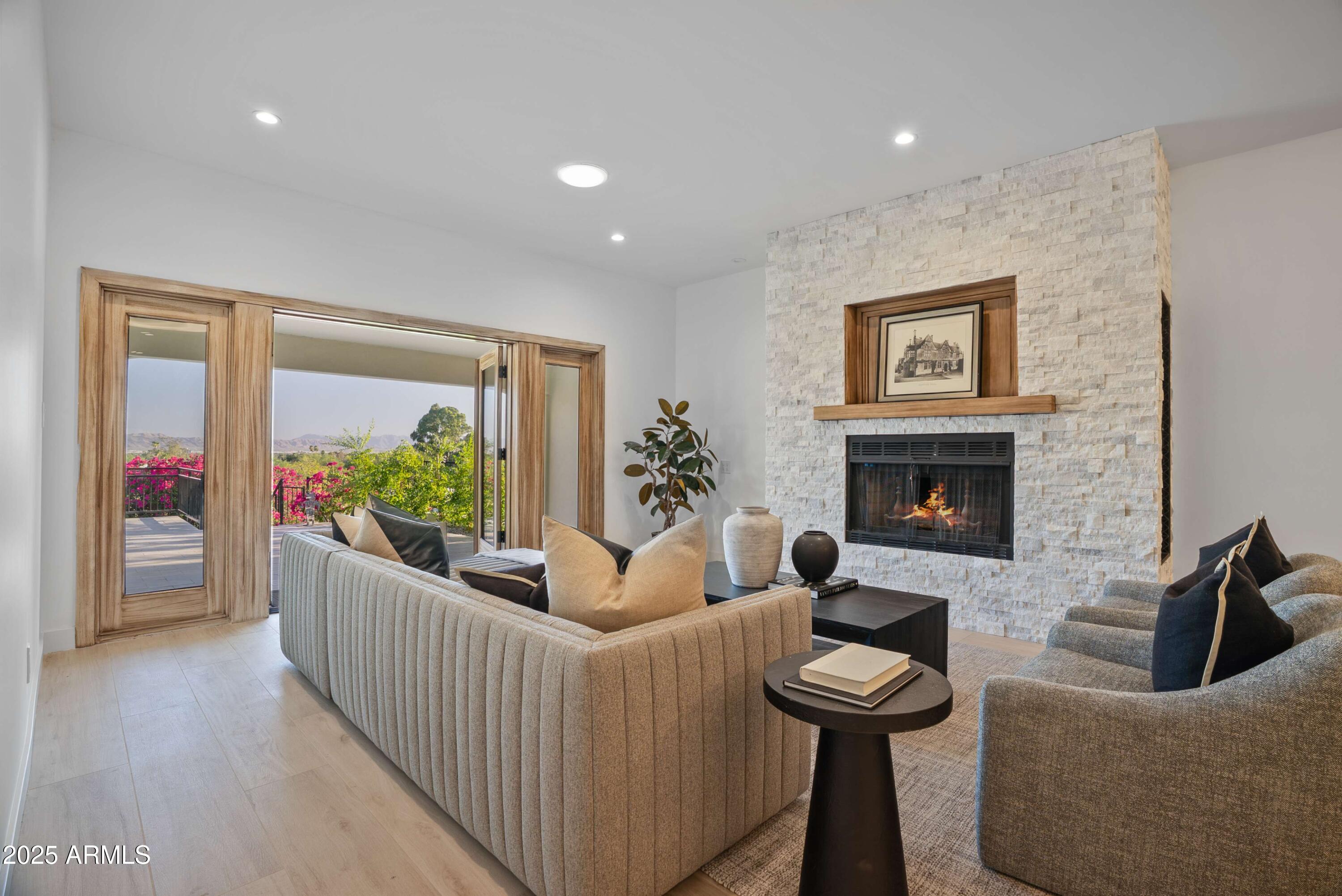 3800 E LINCOLN Drive 31