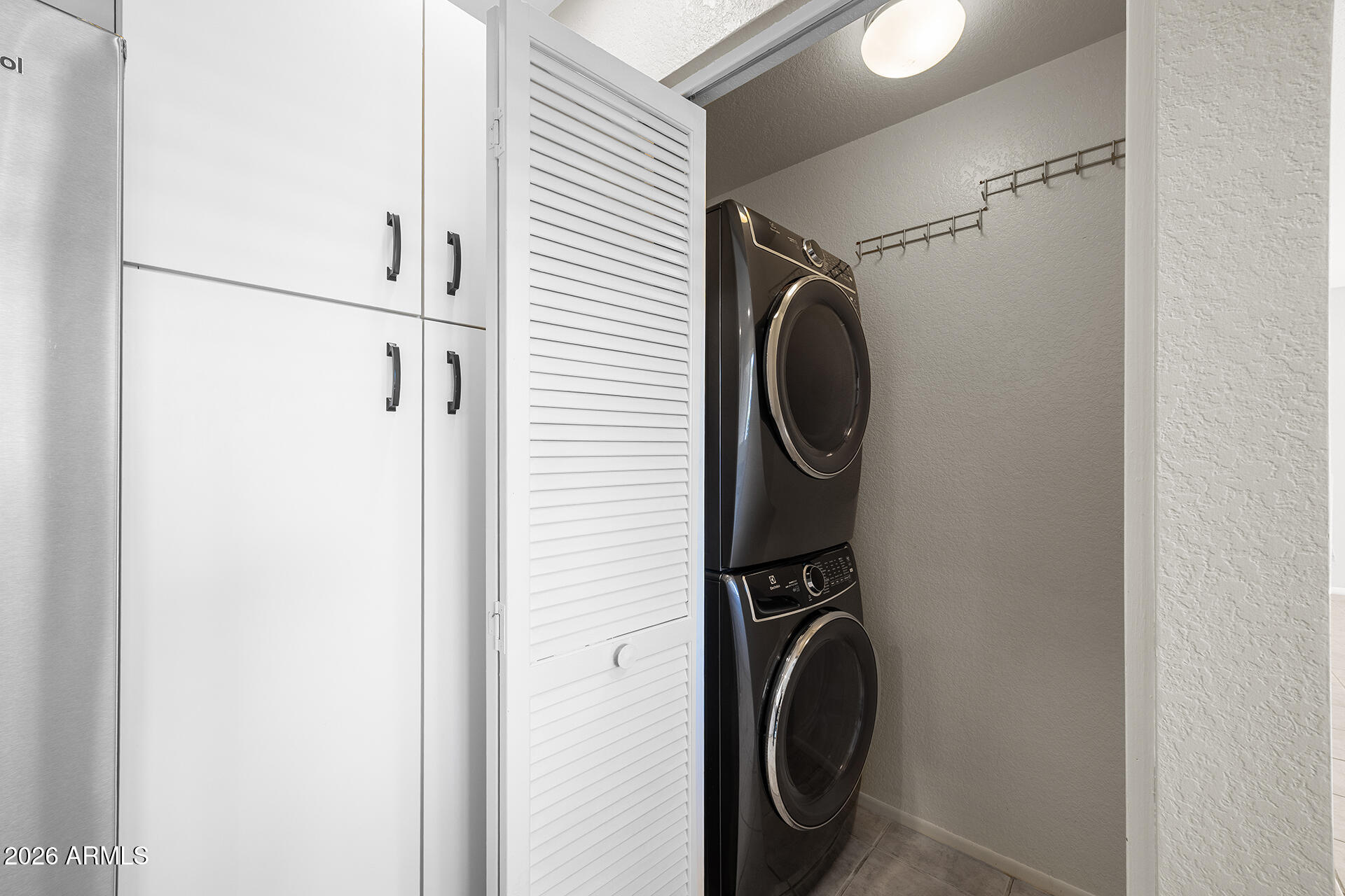 9707 E MOUNTAIN VIEW Road 1461