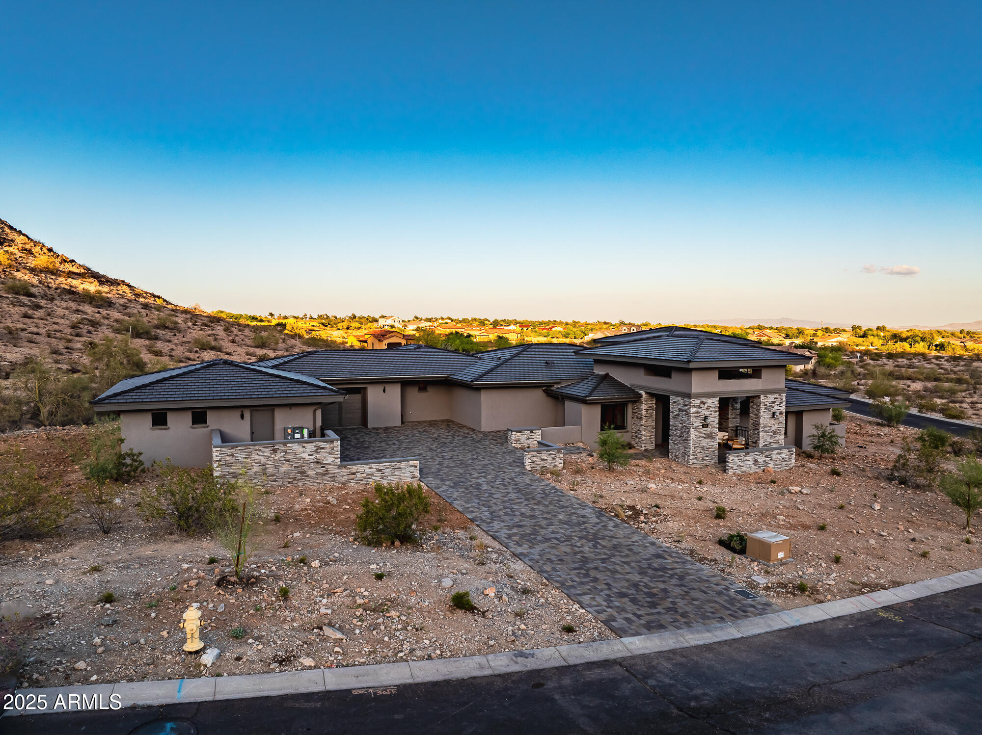 3135 N MOUNTAINSIDE Loop