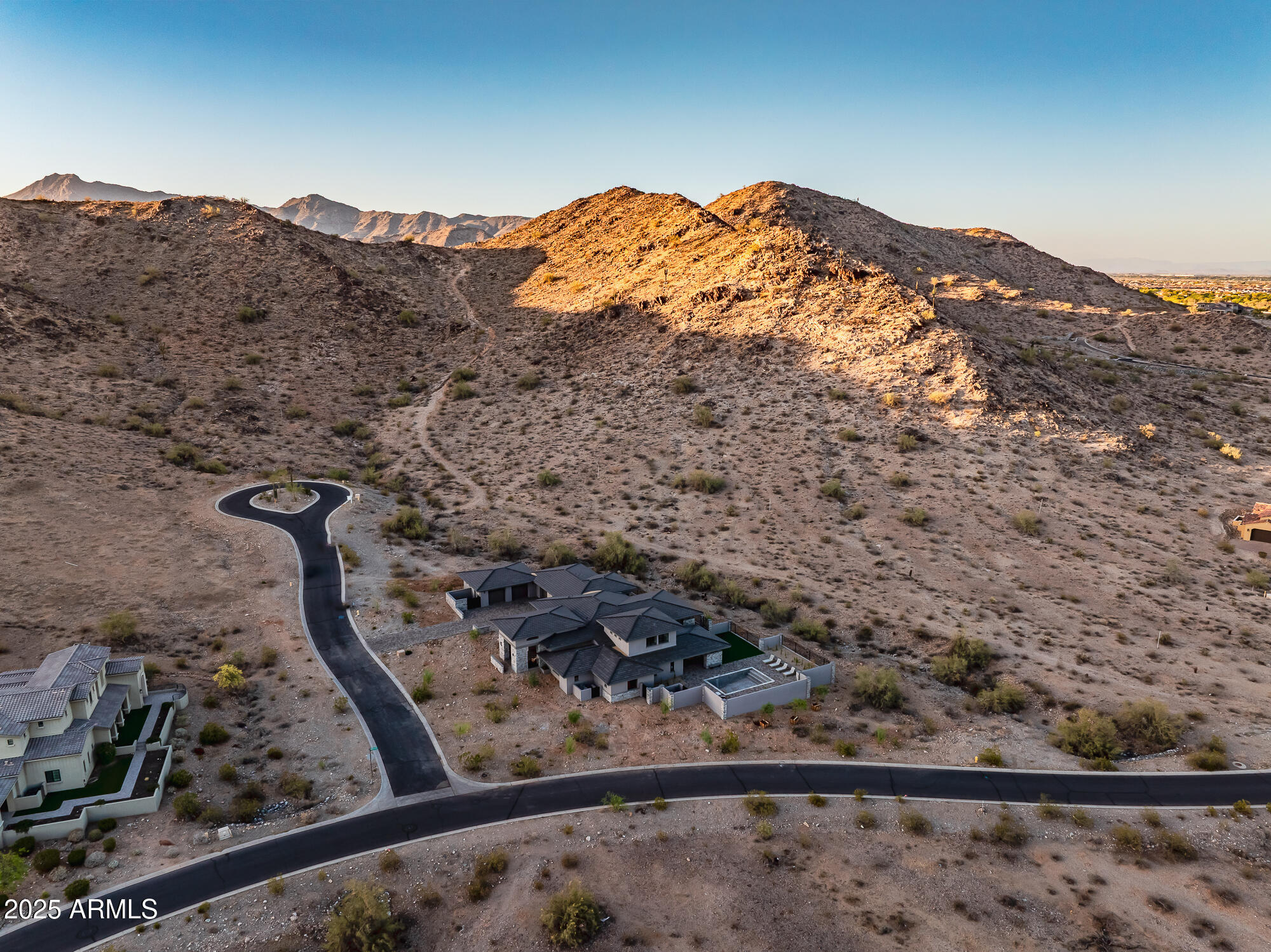 3135 N MOUNTAINSIDE Loop