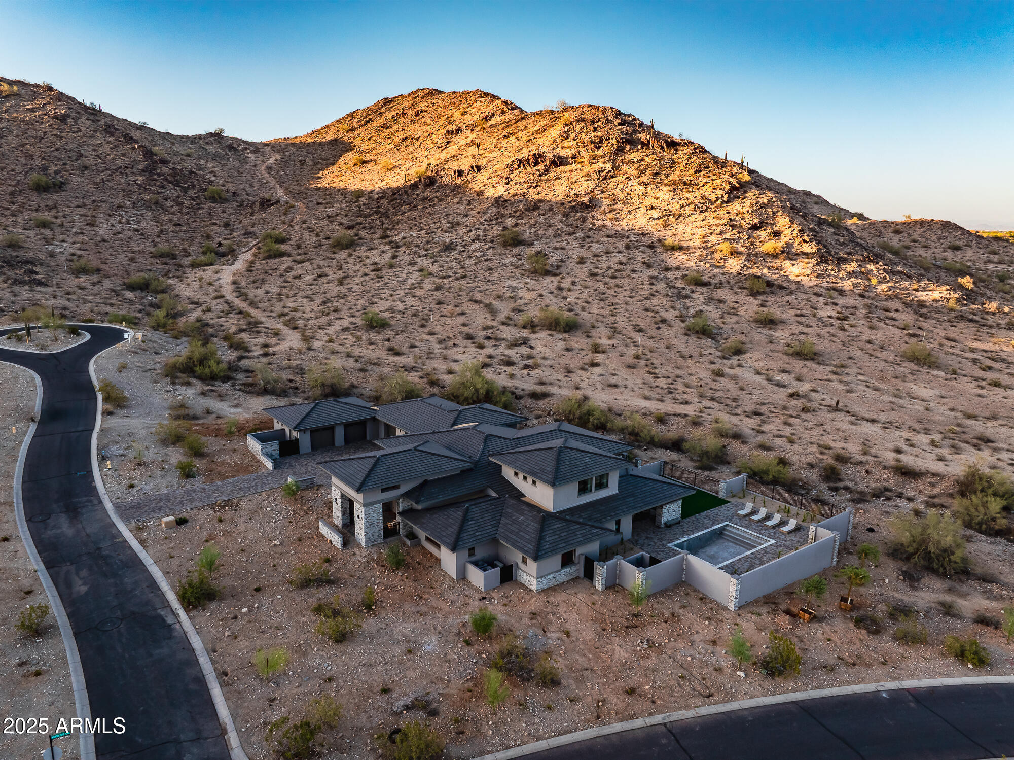 3135 N MOUNTAINSIDE Loop