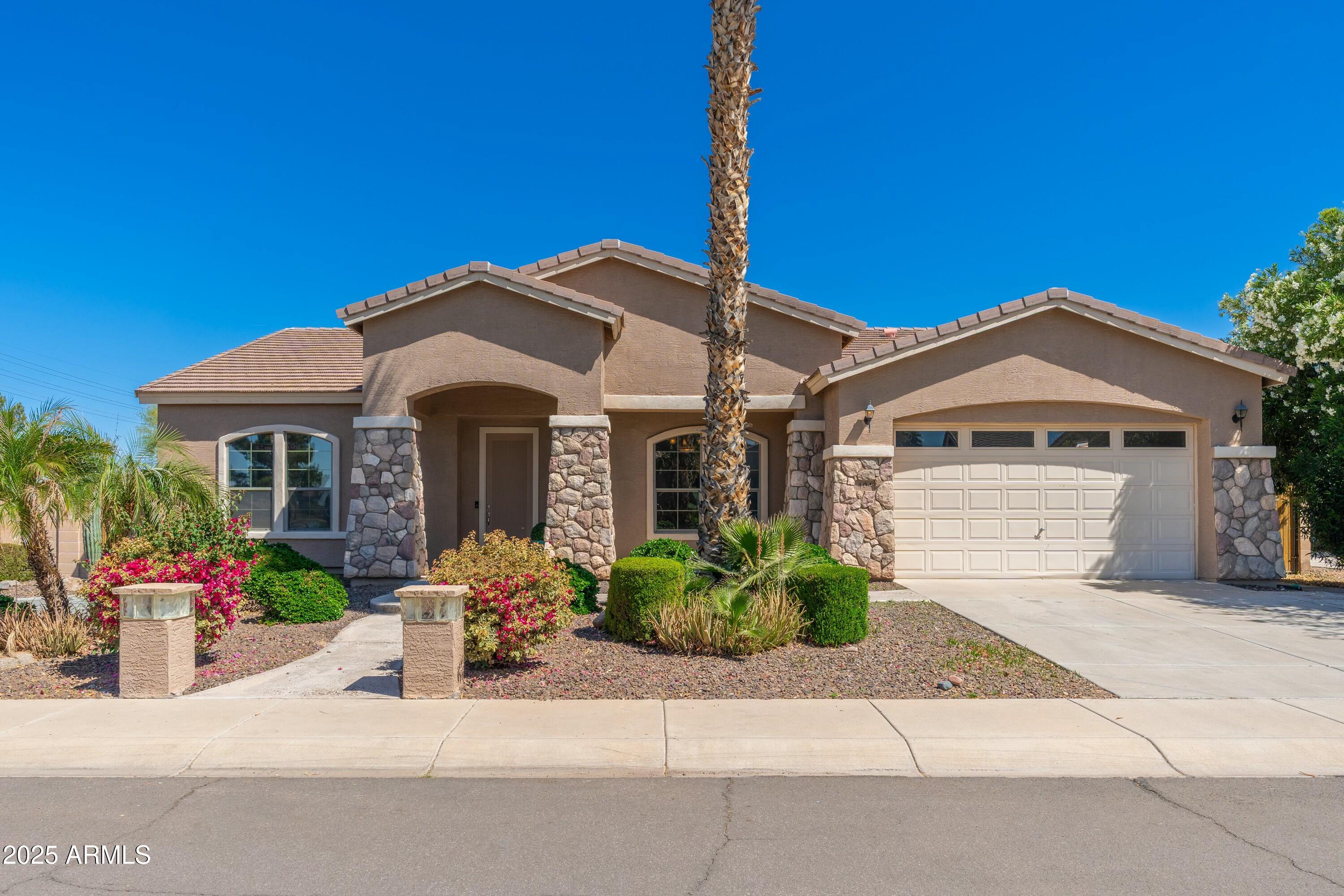 404 E COCONINO Place