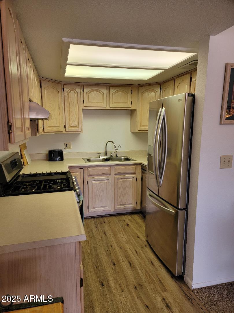 311 E LANCASTER Court
