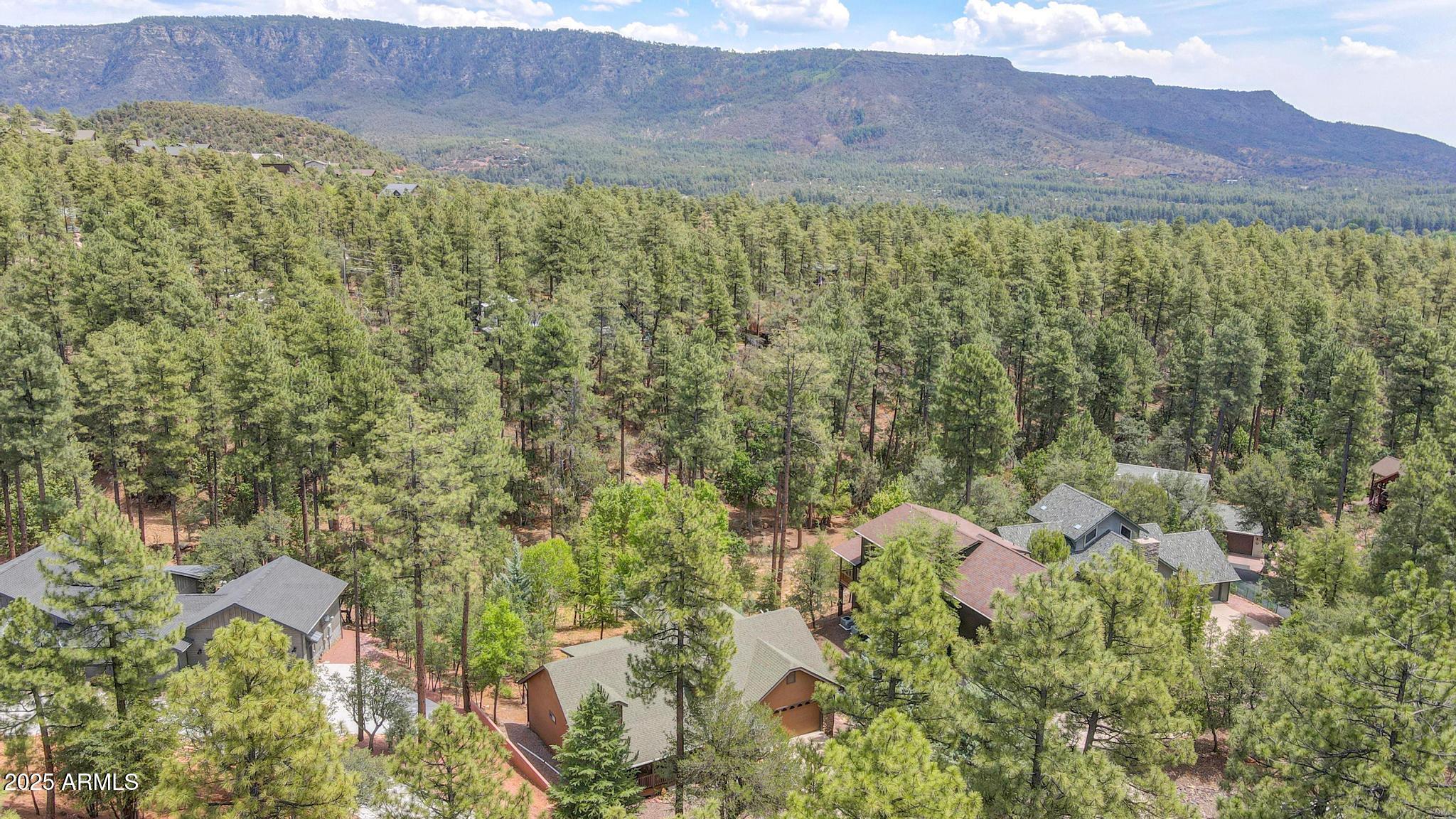 4275 N Strawberry Hollow --