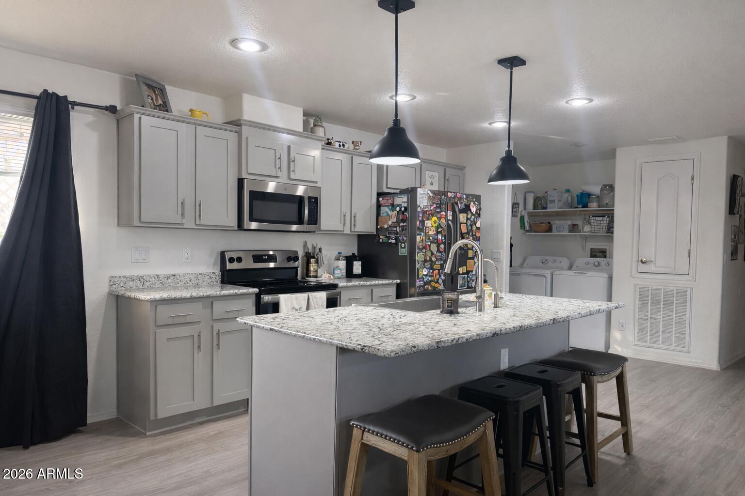 2046 S MARIPOSA Road