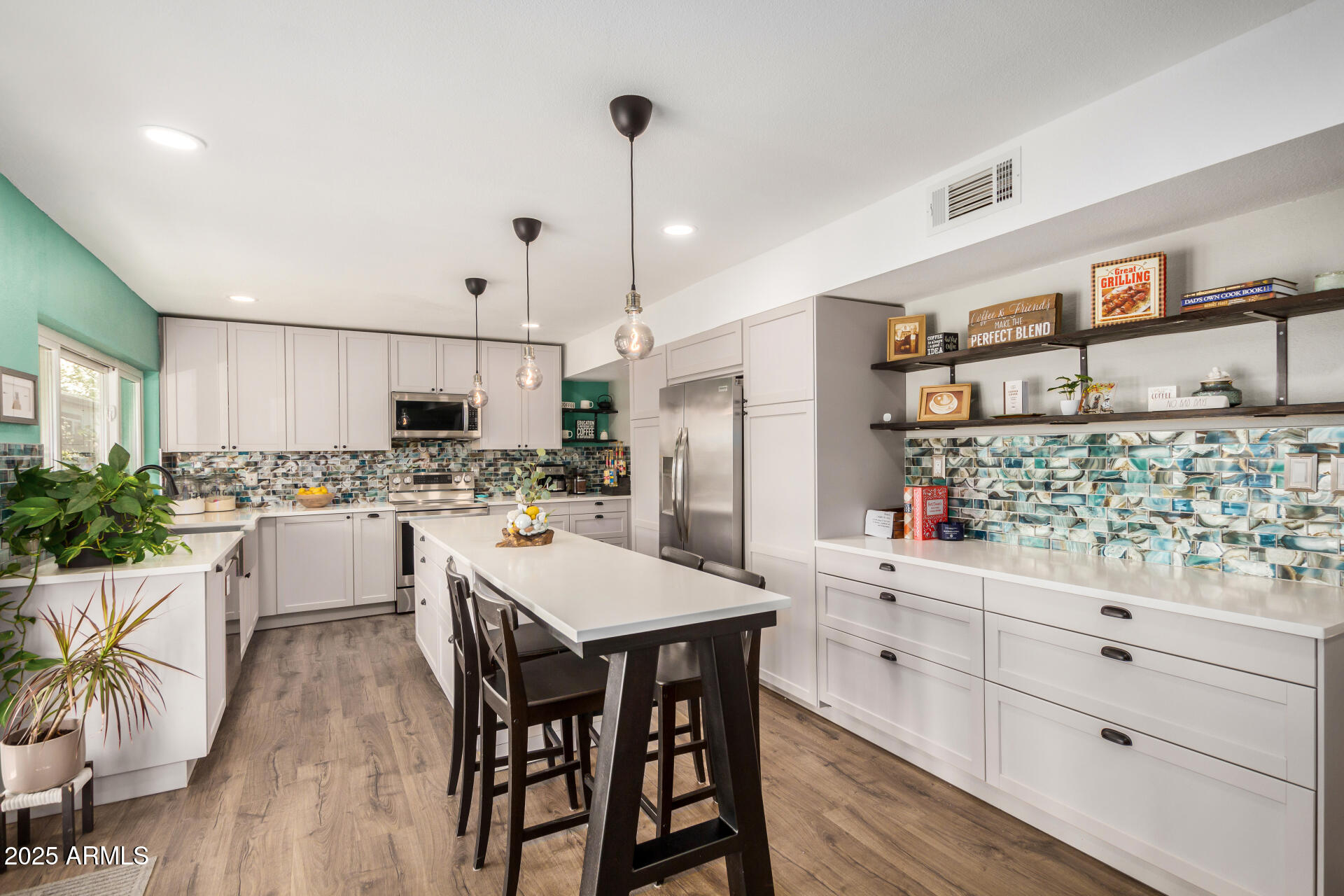 863 W KIVA Avenue