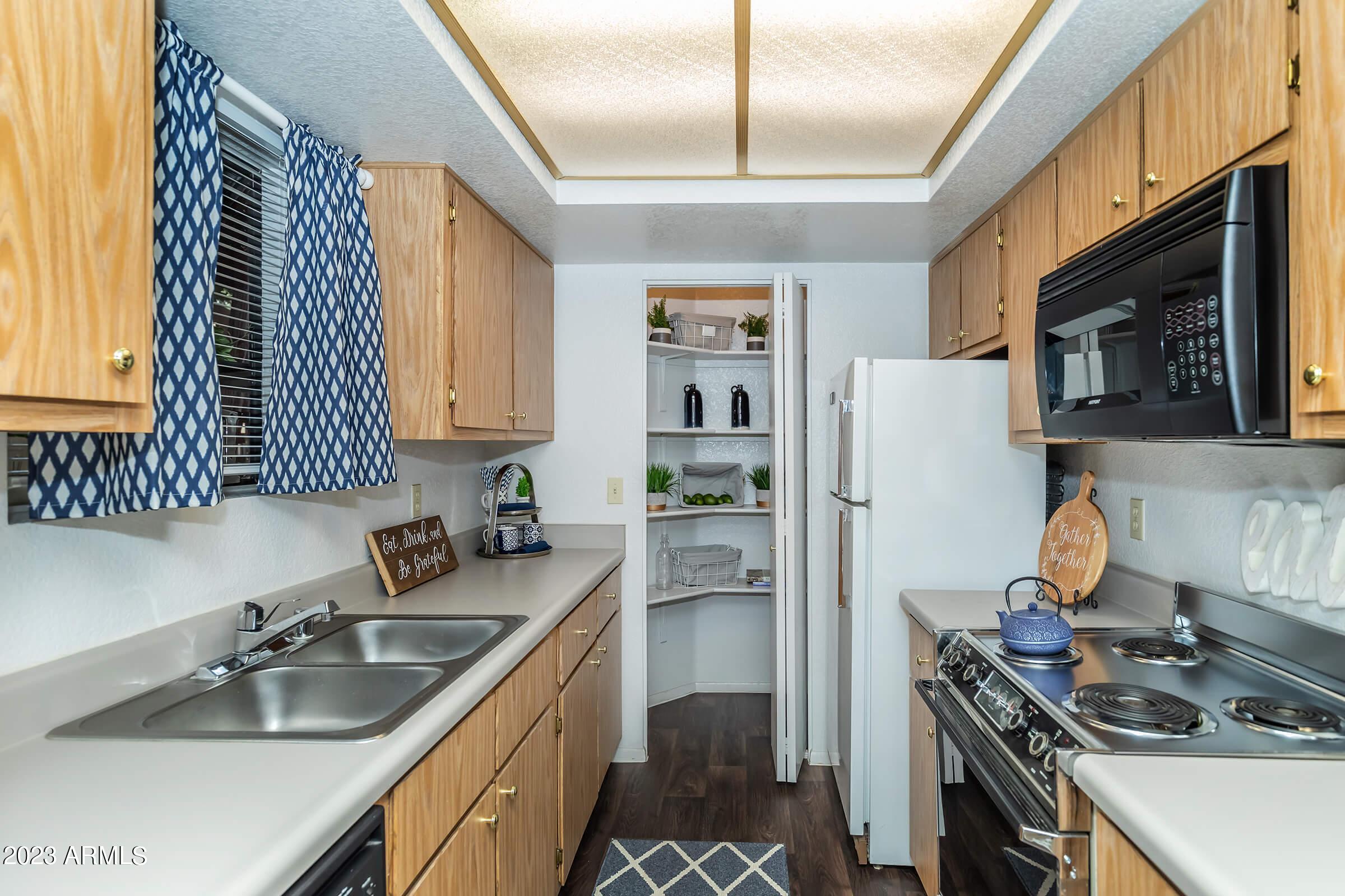 6445 S MAPLE Avenue 1