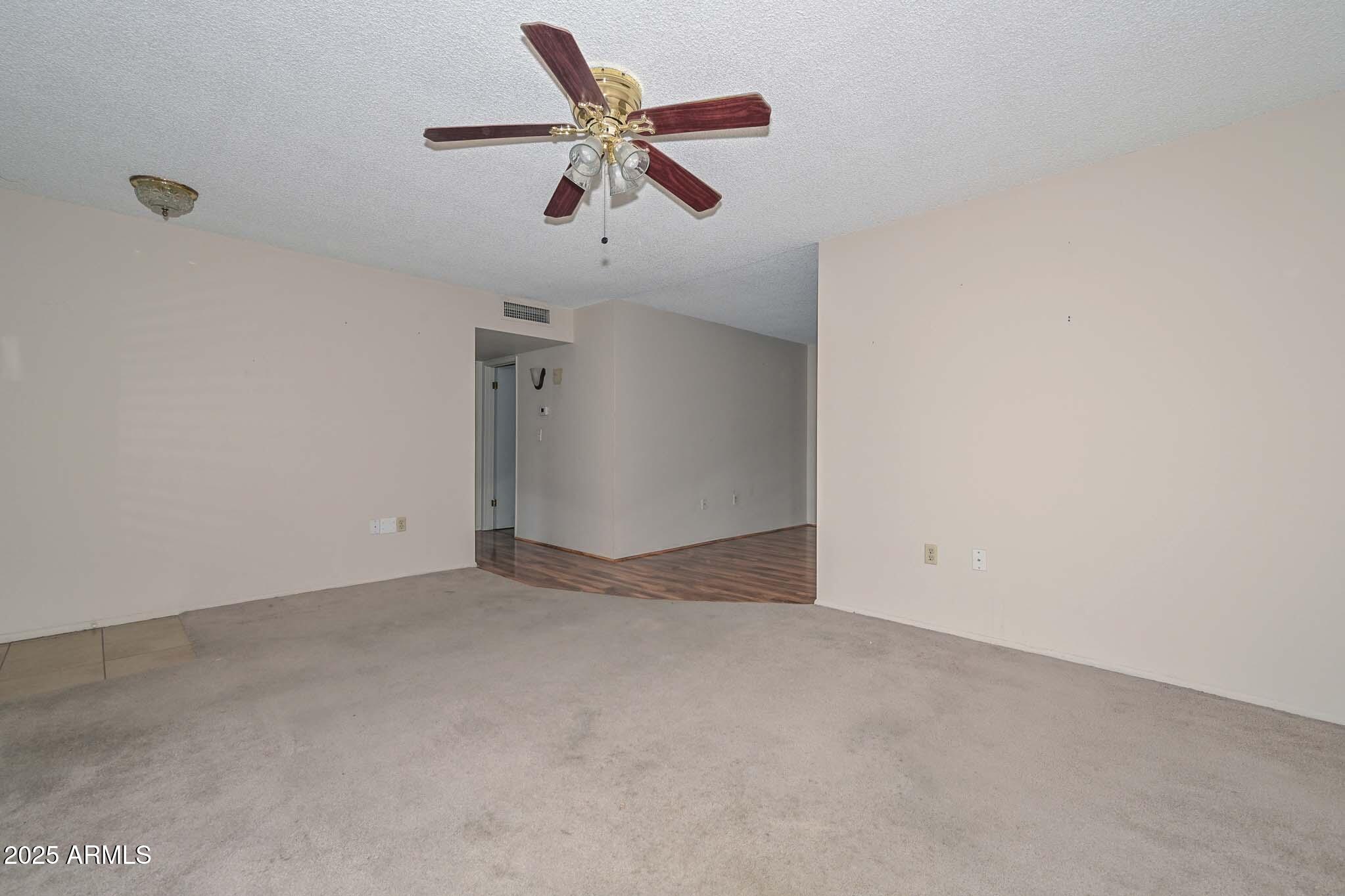 10643 W ROUNDELAY Circle