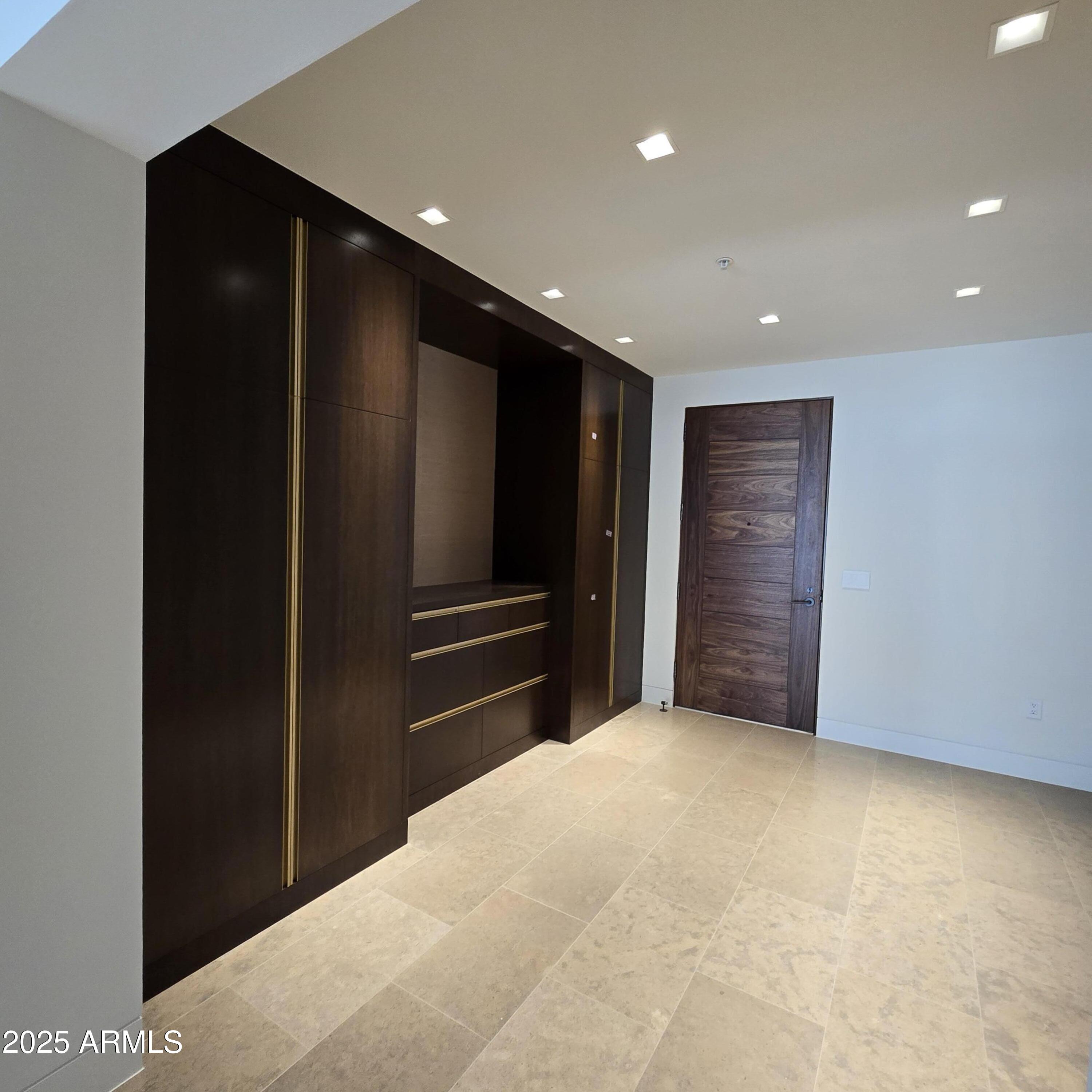 6587 N PALMERAIE Boulevard 2022
