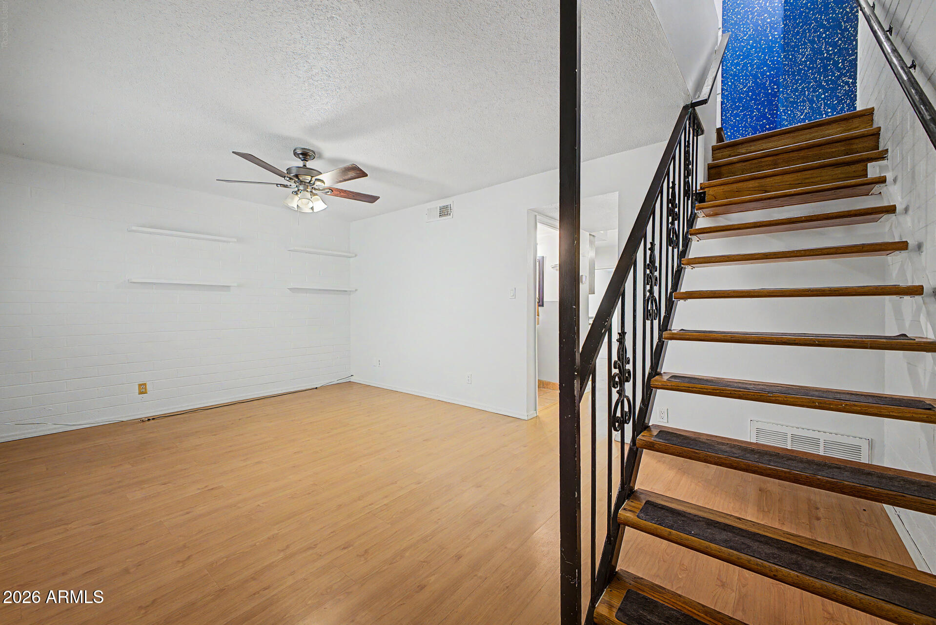 2541 W ROSE Lane A4