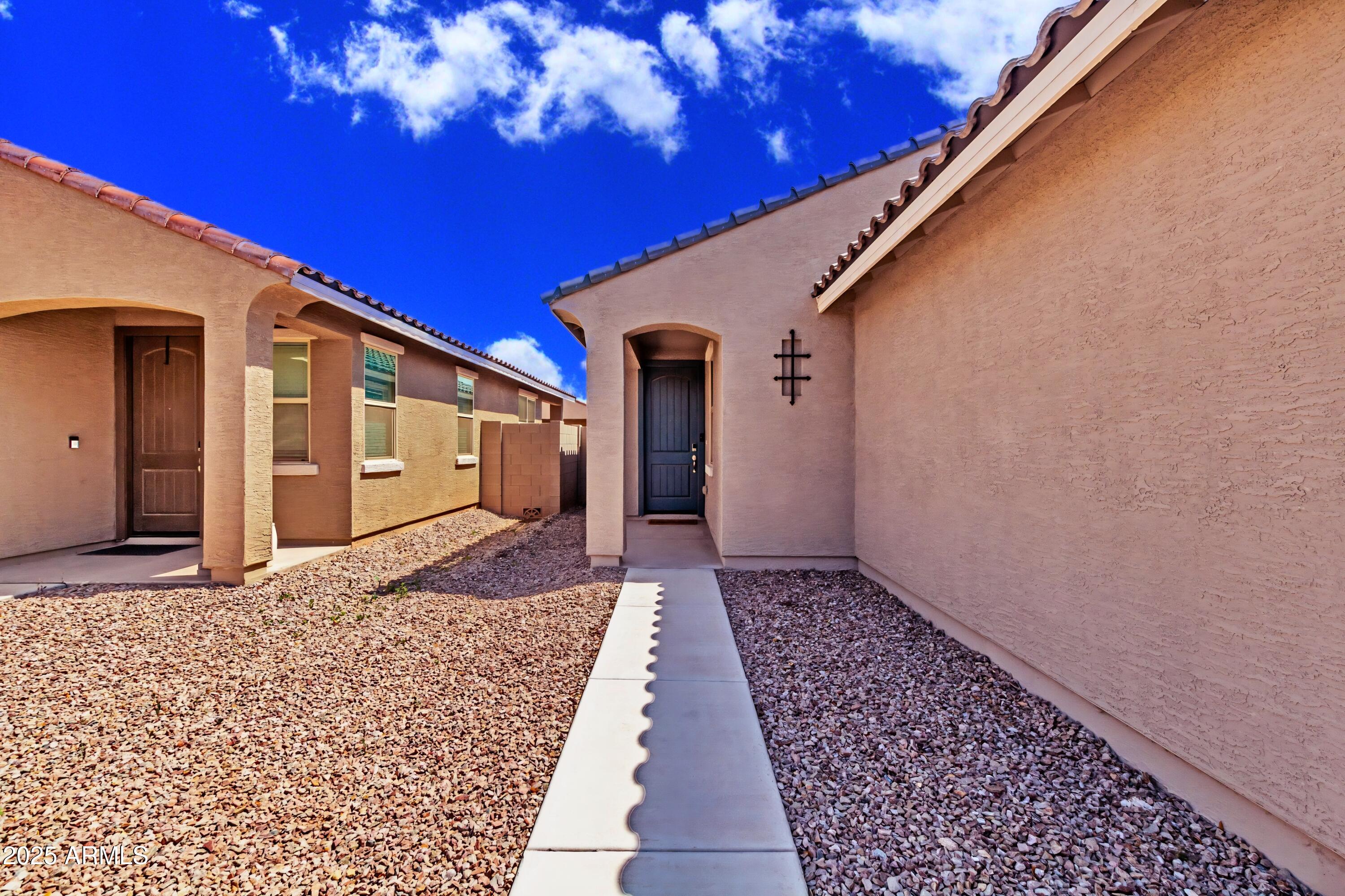 39985 W RIO LOBO Drive