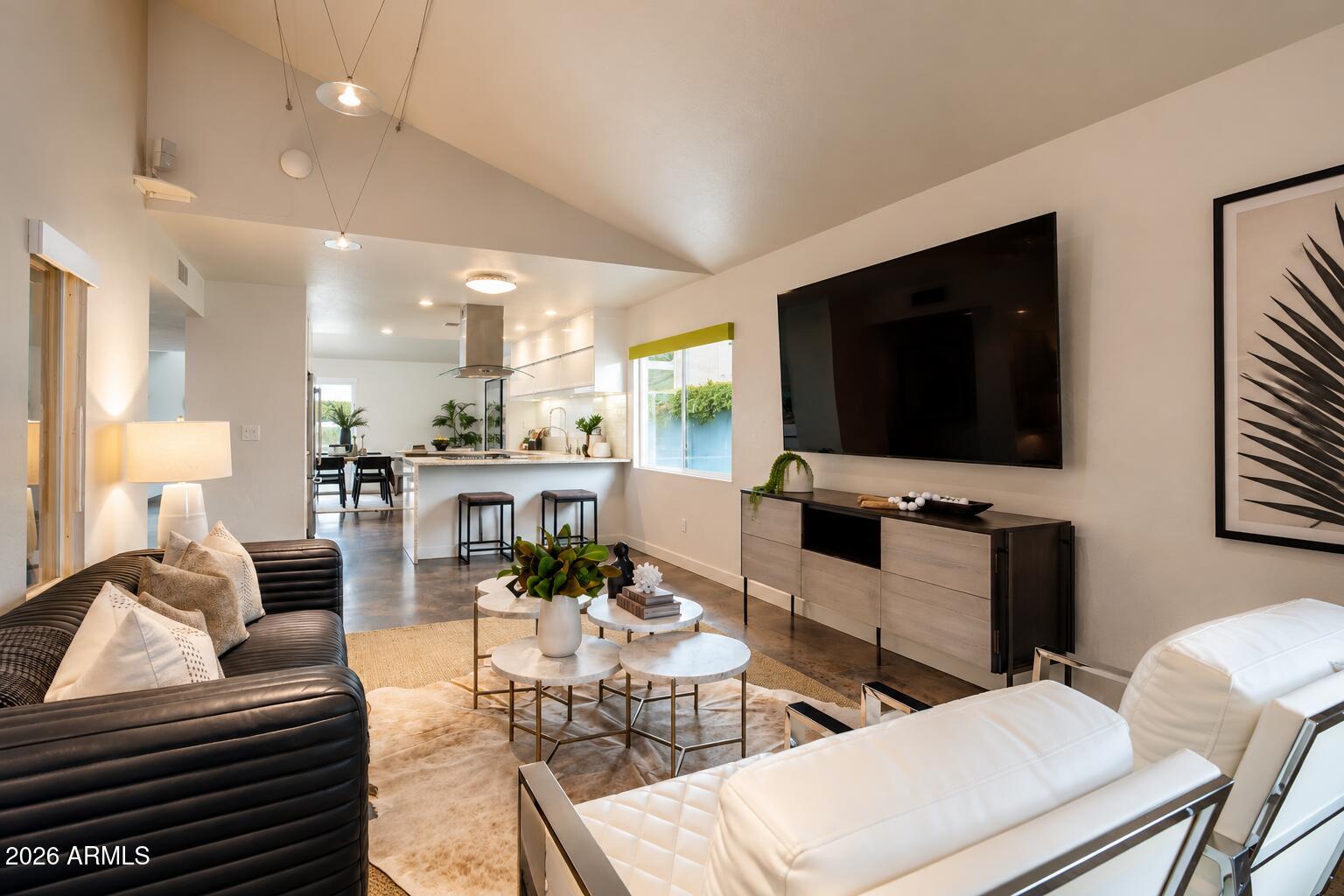 5429 E ROANOKE Avenue