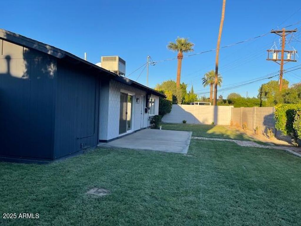 Photo of 8643 E Rancho Vista Drive, Scottsdale, AZ 85251 (MLS # 6935837)