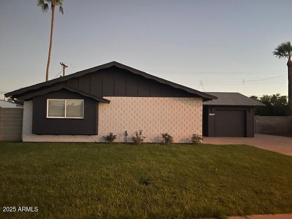 Photo of 8643 E Rancho Vista Drive, Scottsdale, AZ 85251 (MLS # 6935837)