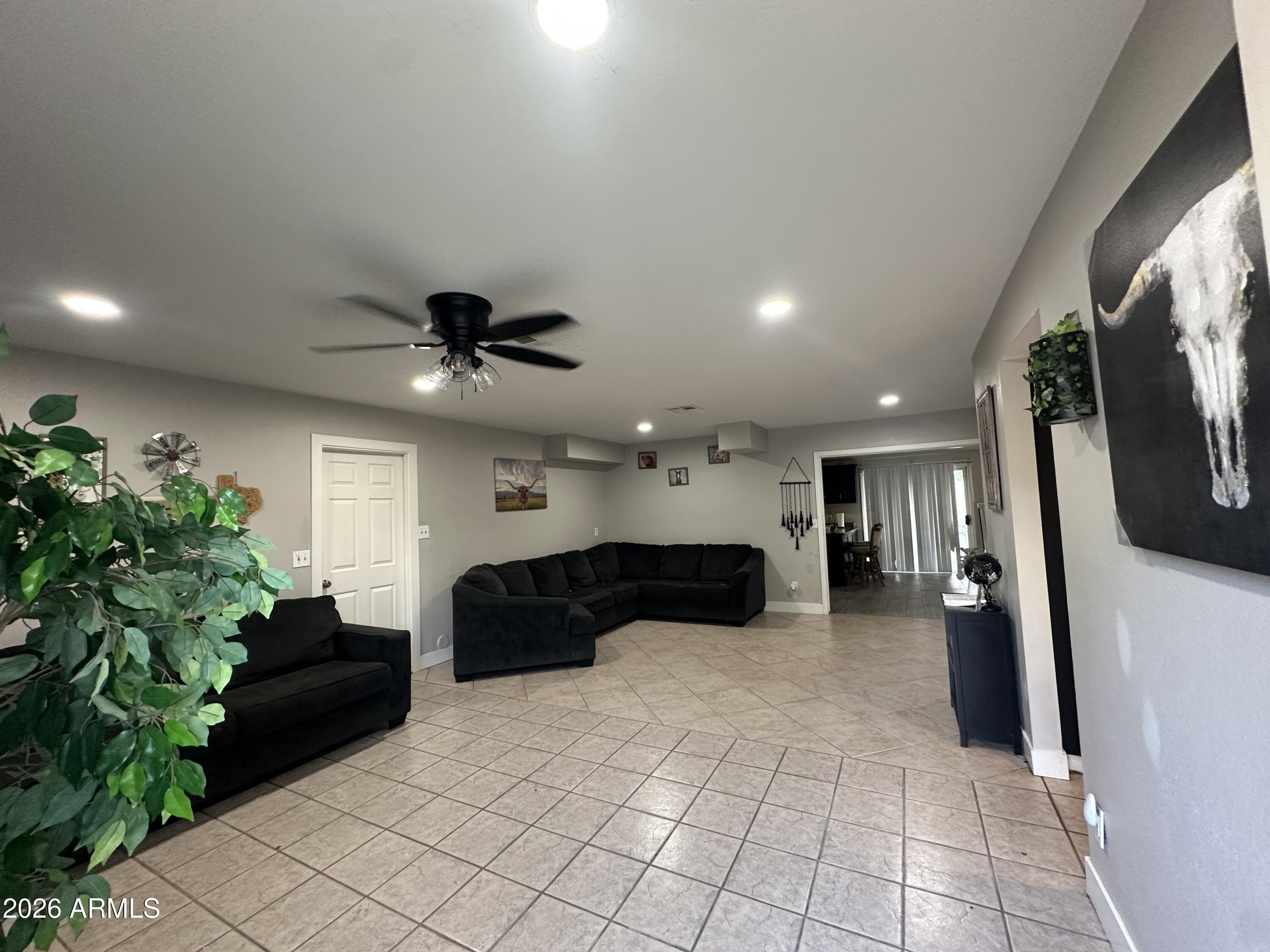 6937 W ROOSEVELT Street