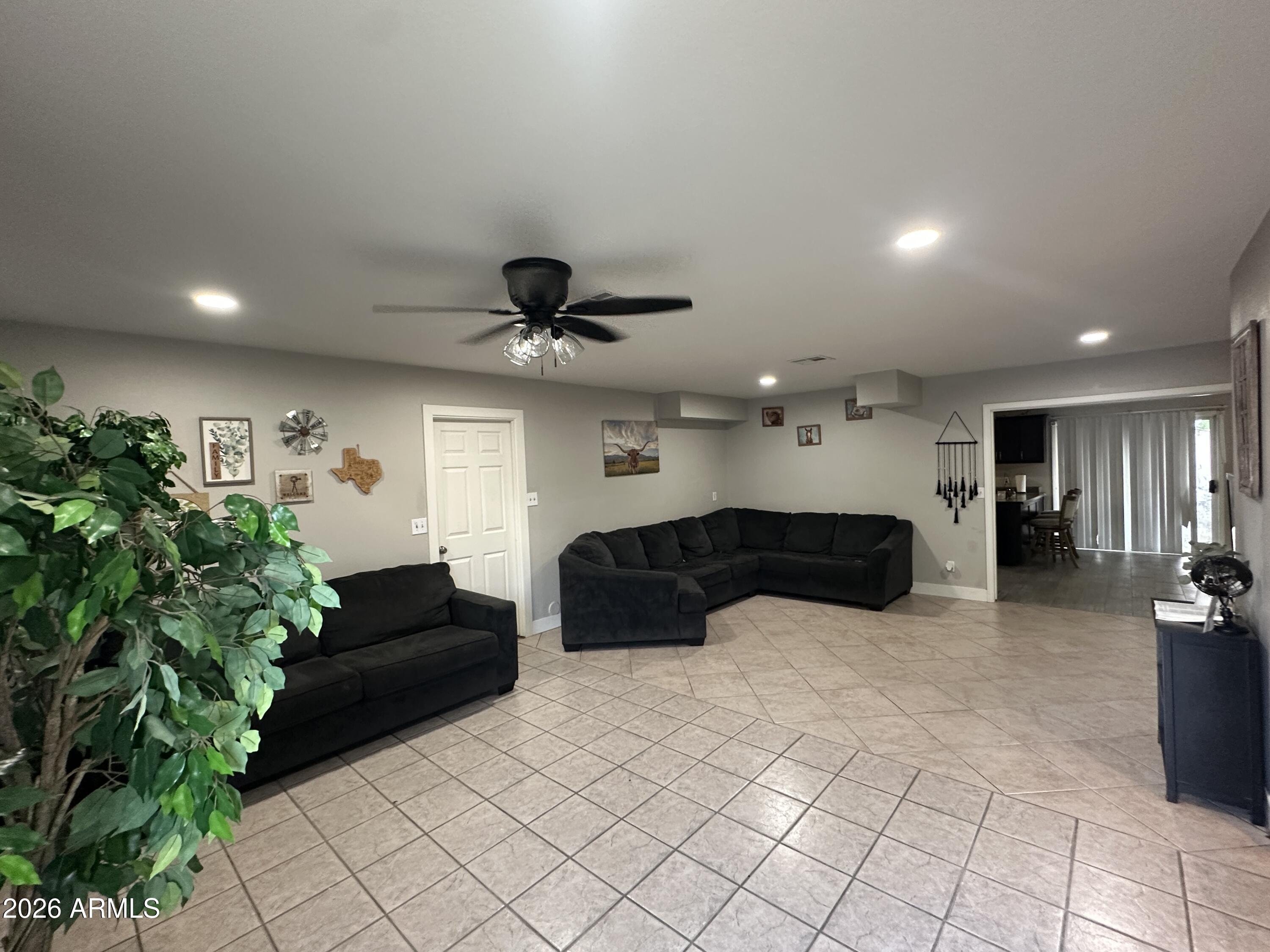 6937 W ROOSEVELT Street