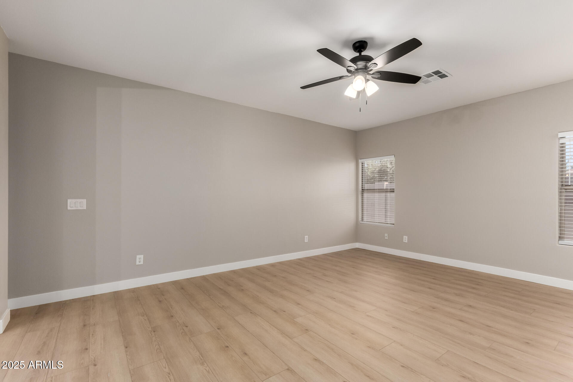 8466 E EMELITA Avenue