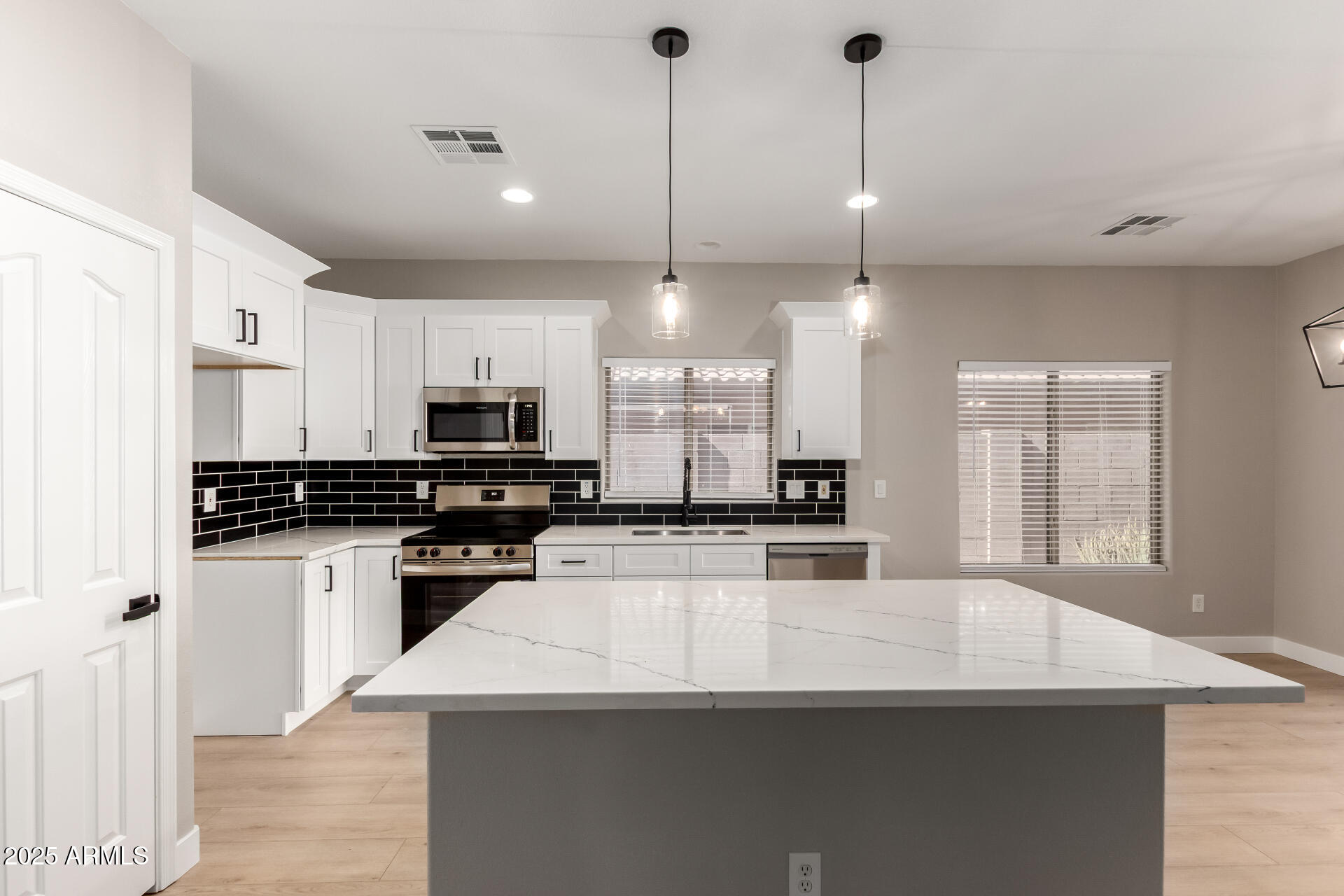 8466 E EMELITA Avenue