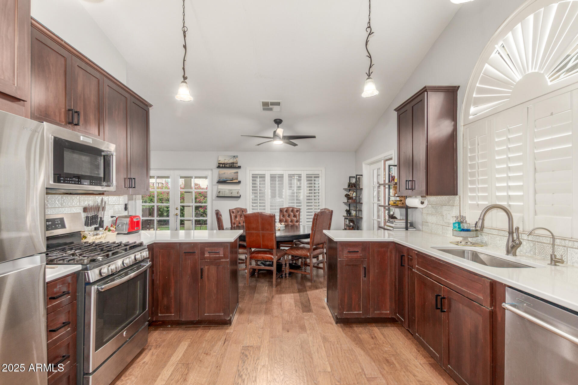 2321 N Glenview --