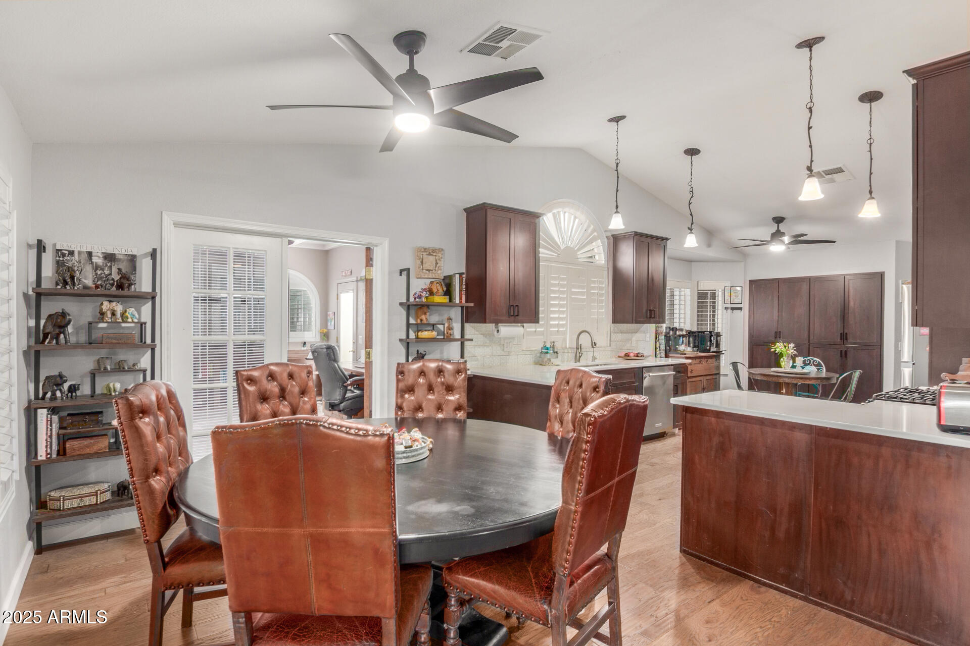 2321 N Glenview --