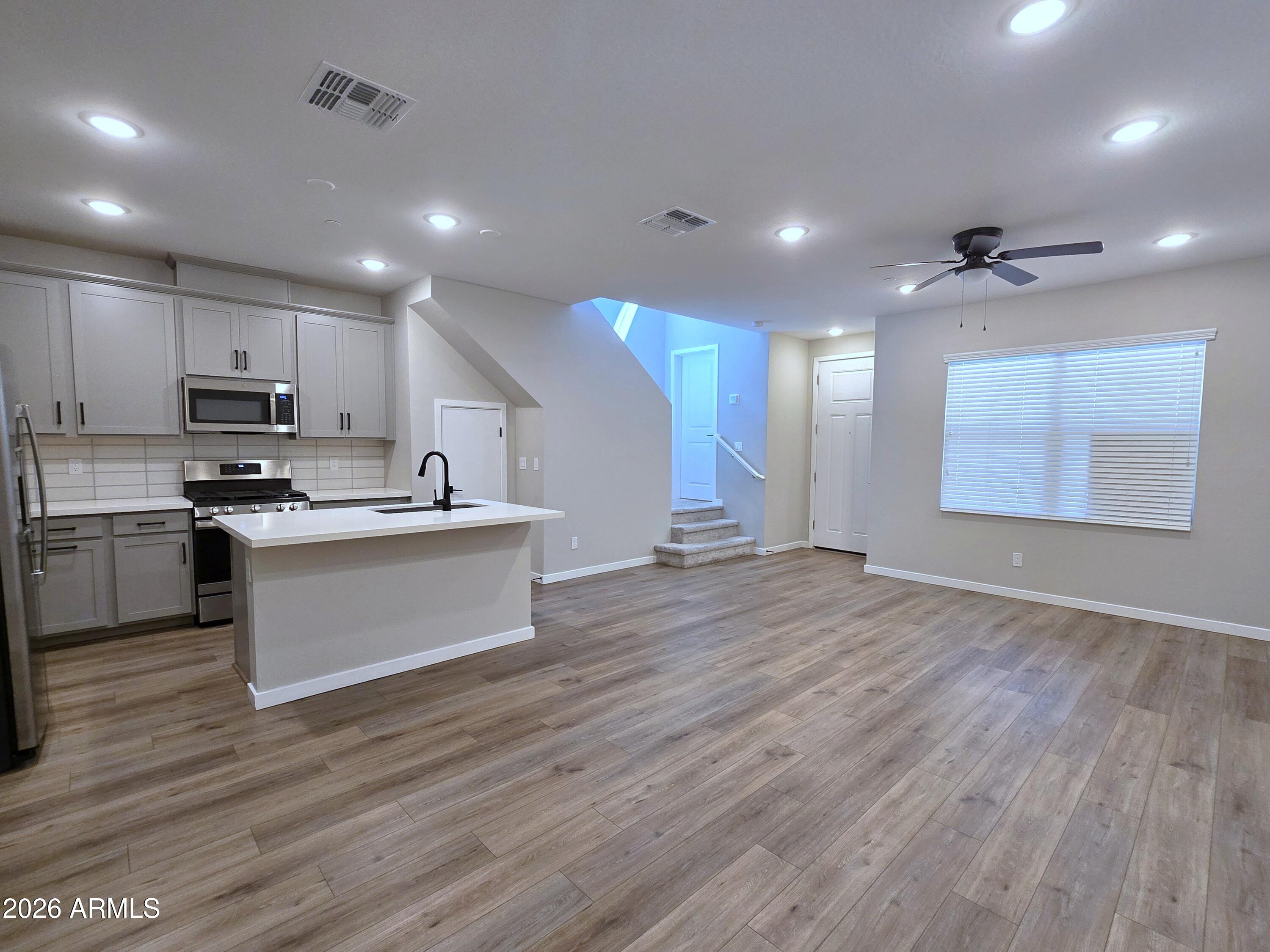 740 E LARK Street 102