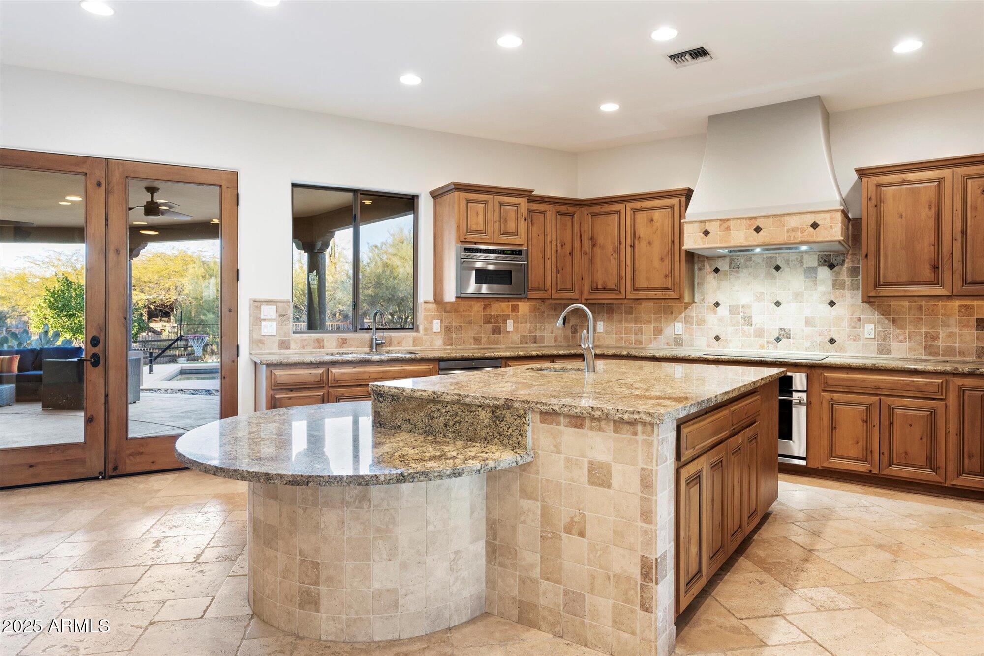 6708 E CALLE DE LAS ESTRELLAS Road