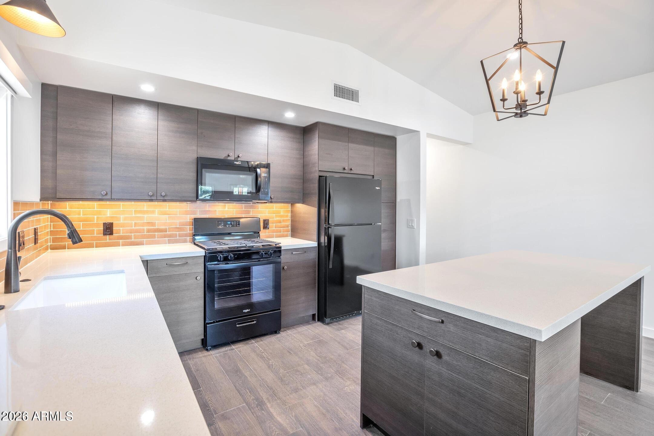 1525 E MCKINLEY Street 5