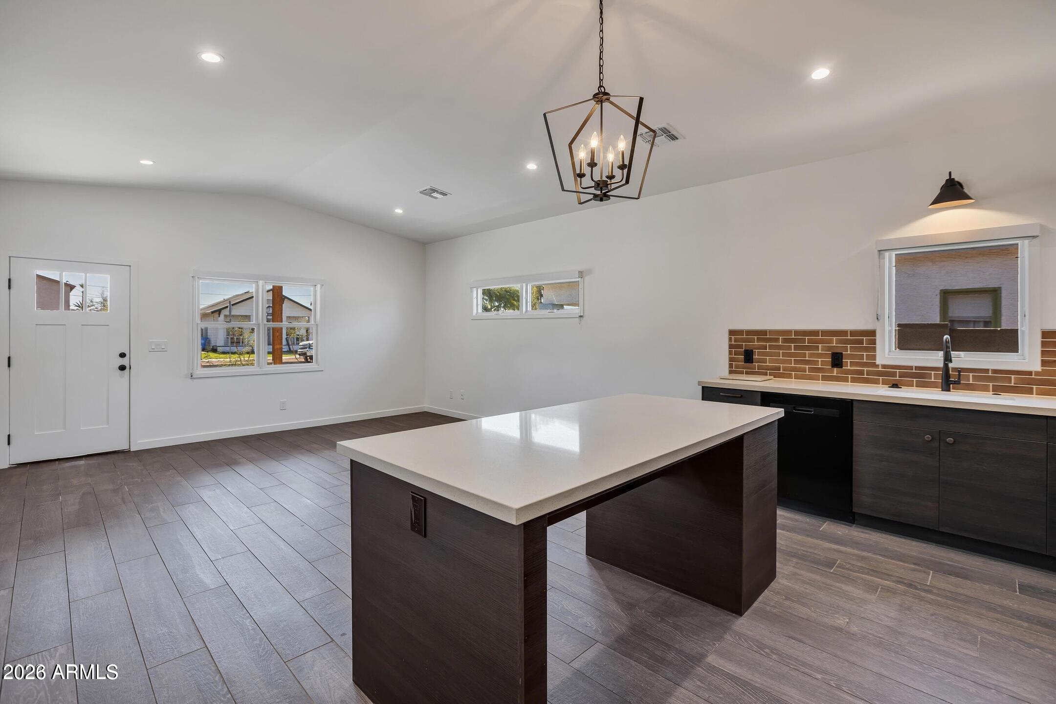 1525 E MCKINLEY Street 5