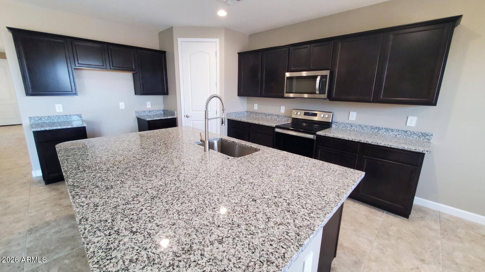 37921 W SANTA MONICA Avenue