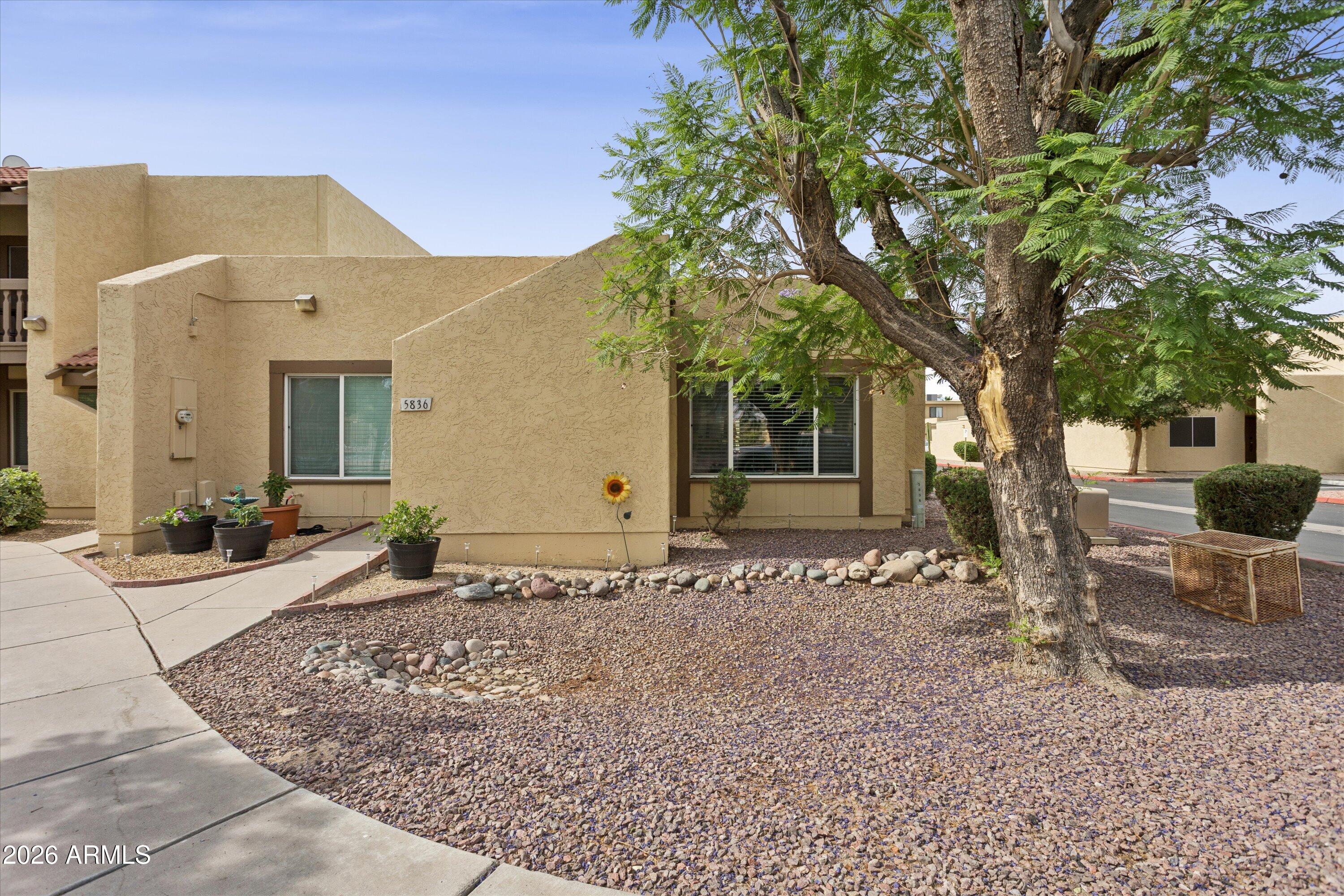 5836 W WINCHCOMB Drive