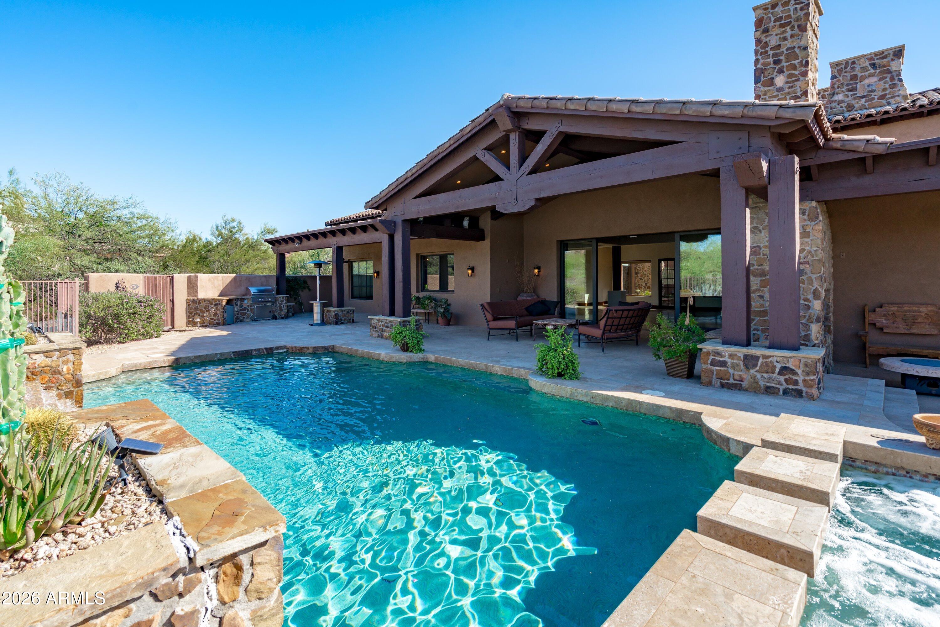 WHISPER ROCK - Residential