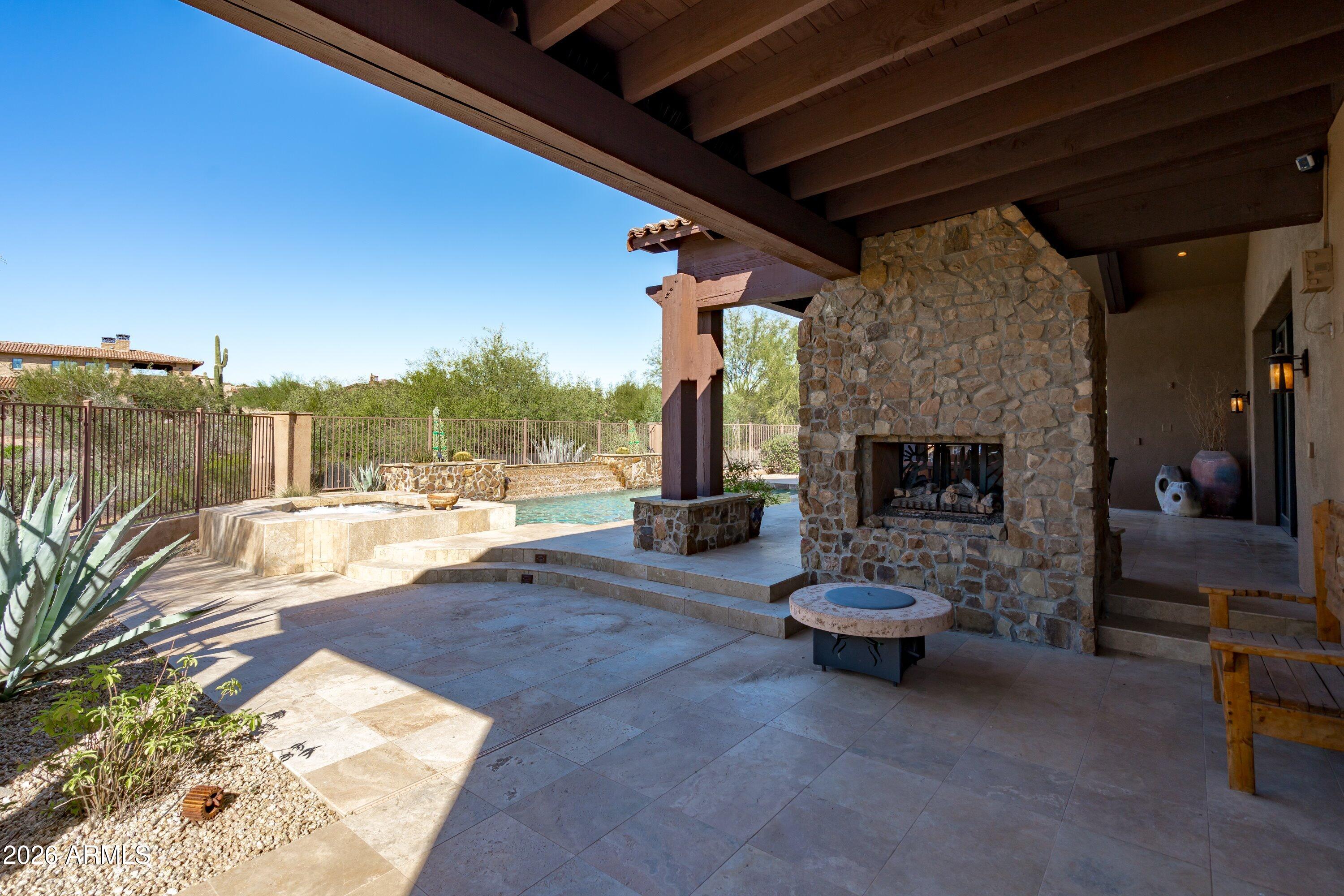 WHISPER ROCK - Residential