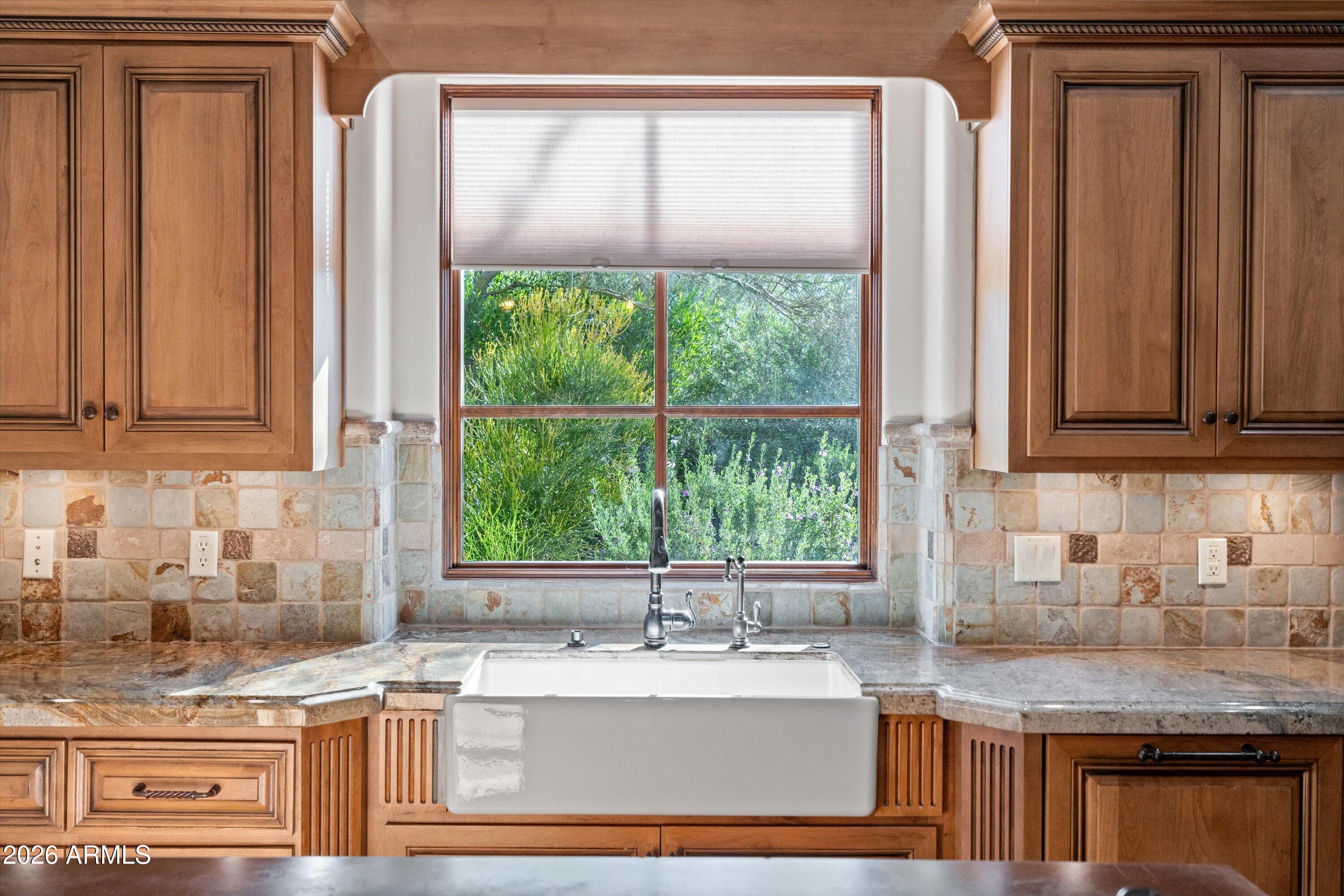 WHISPER ROCK - Residential