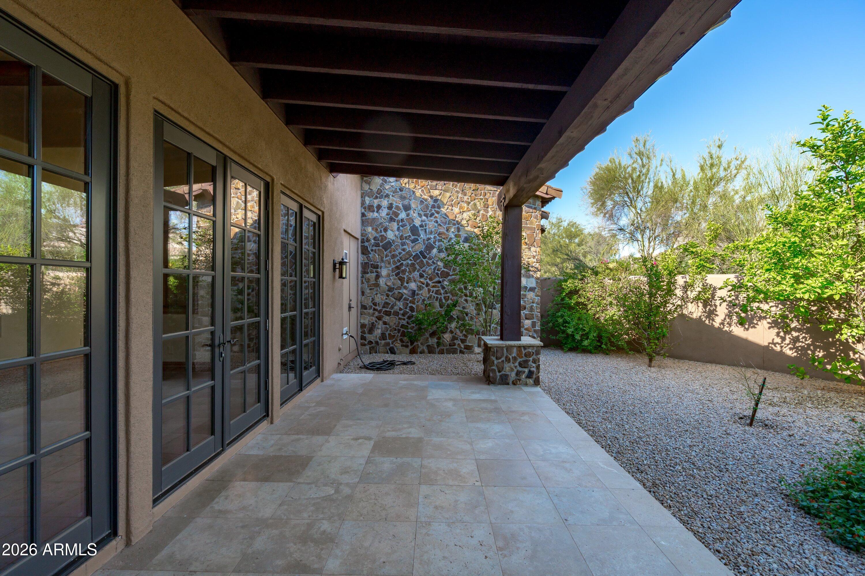 WHISPER ROCK - Residential