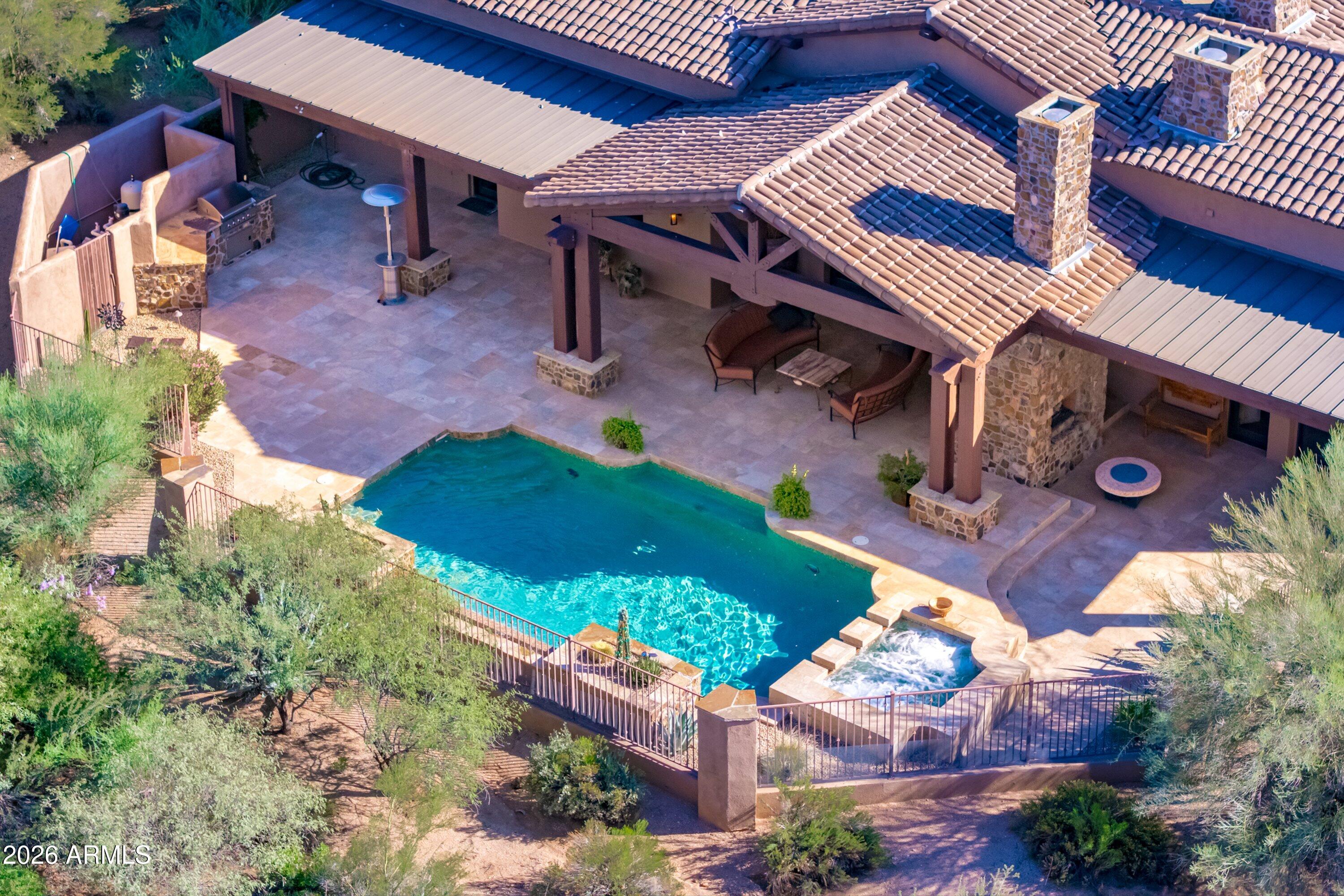 WHISPER ROCK - Residential