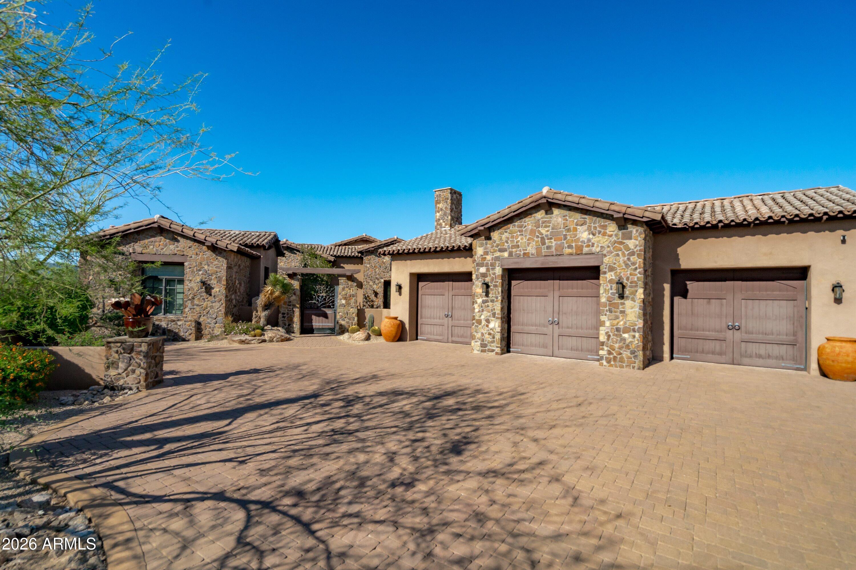WHISPER ROCK - Residential