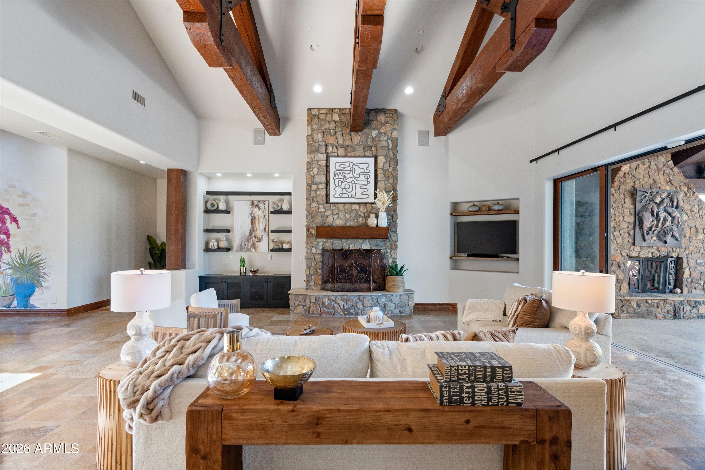 WHISPER ROCK - Residential
