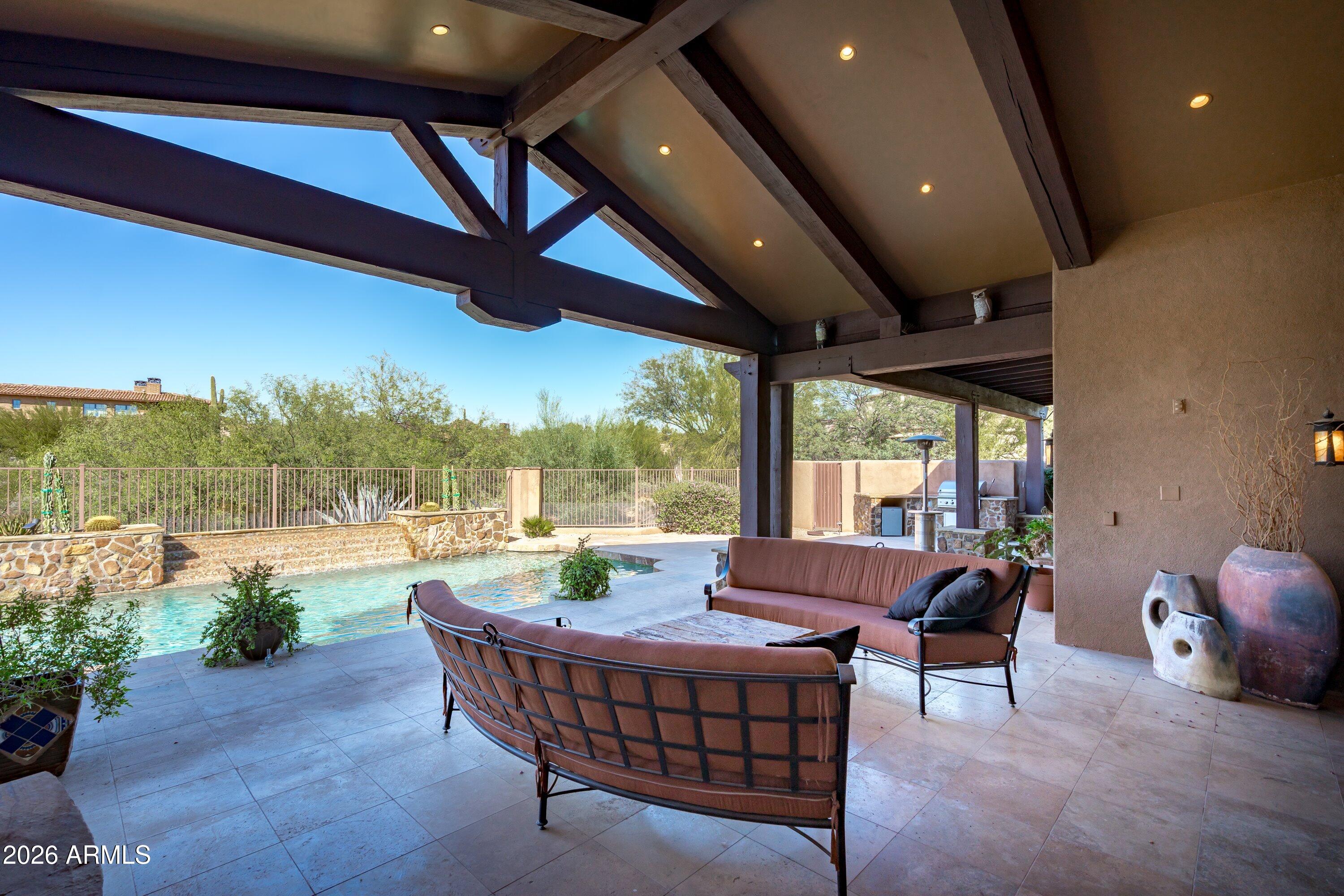 WHISPER ROCK - Residential