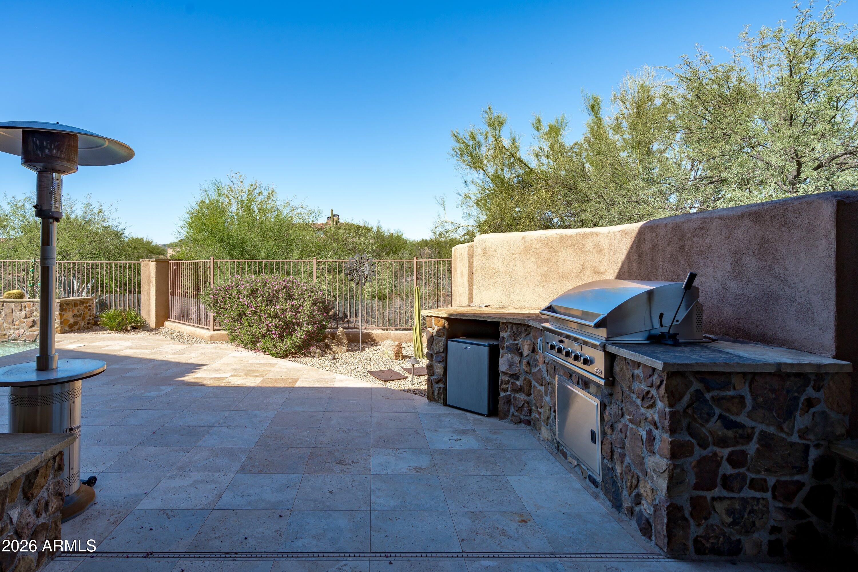 WHISPER ROCK - Residential