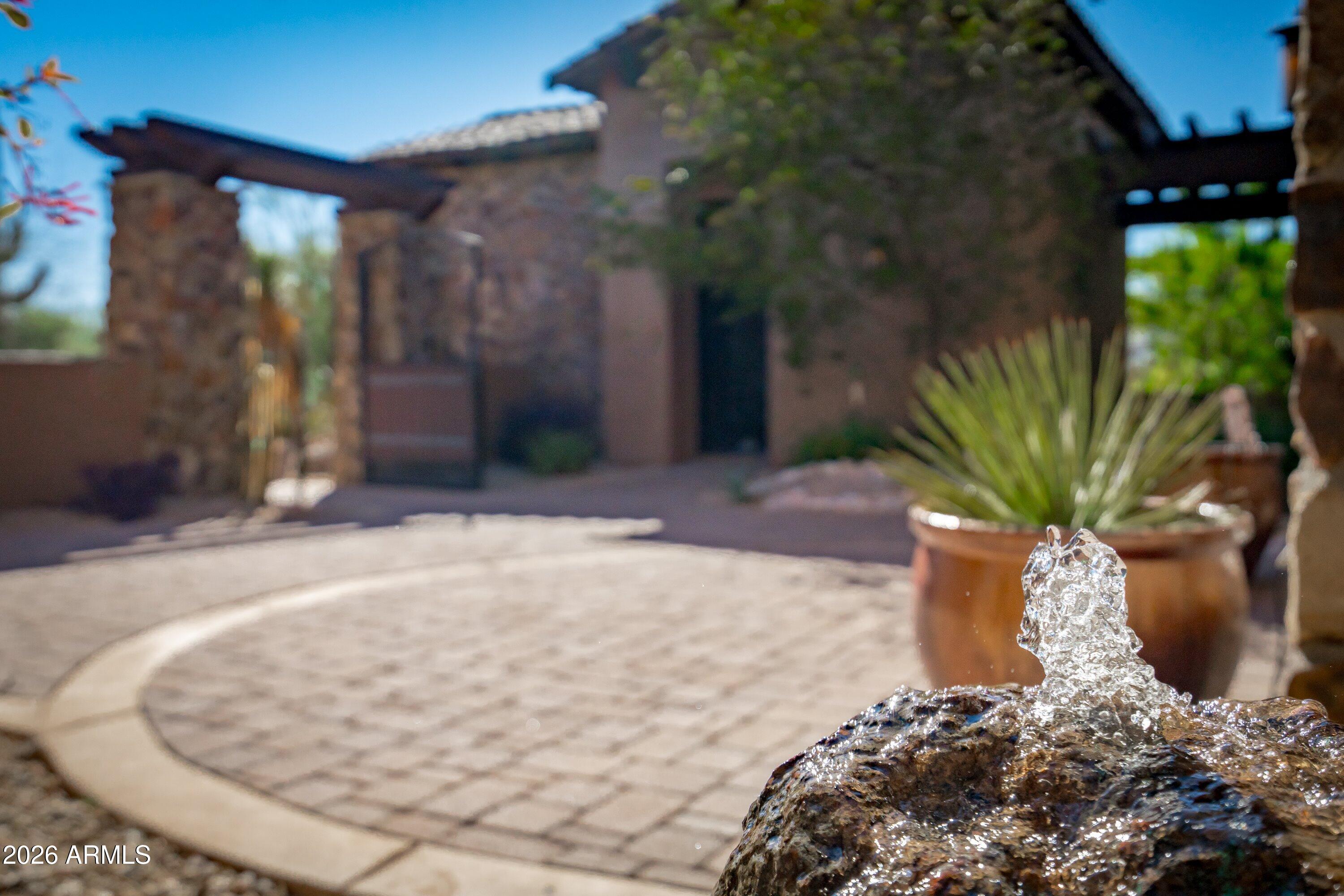WHISPER ROCK - Residential