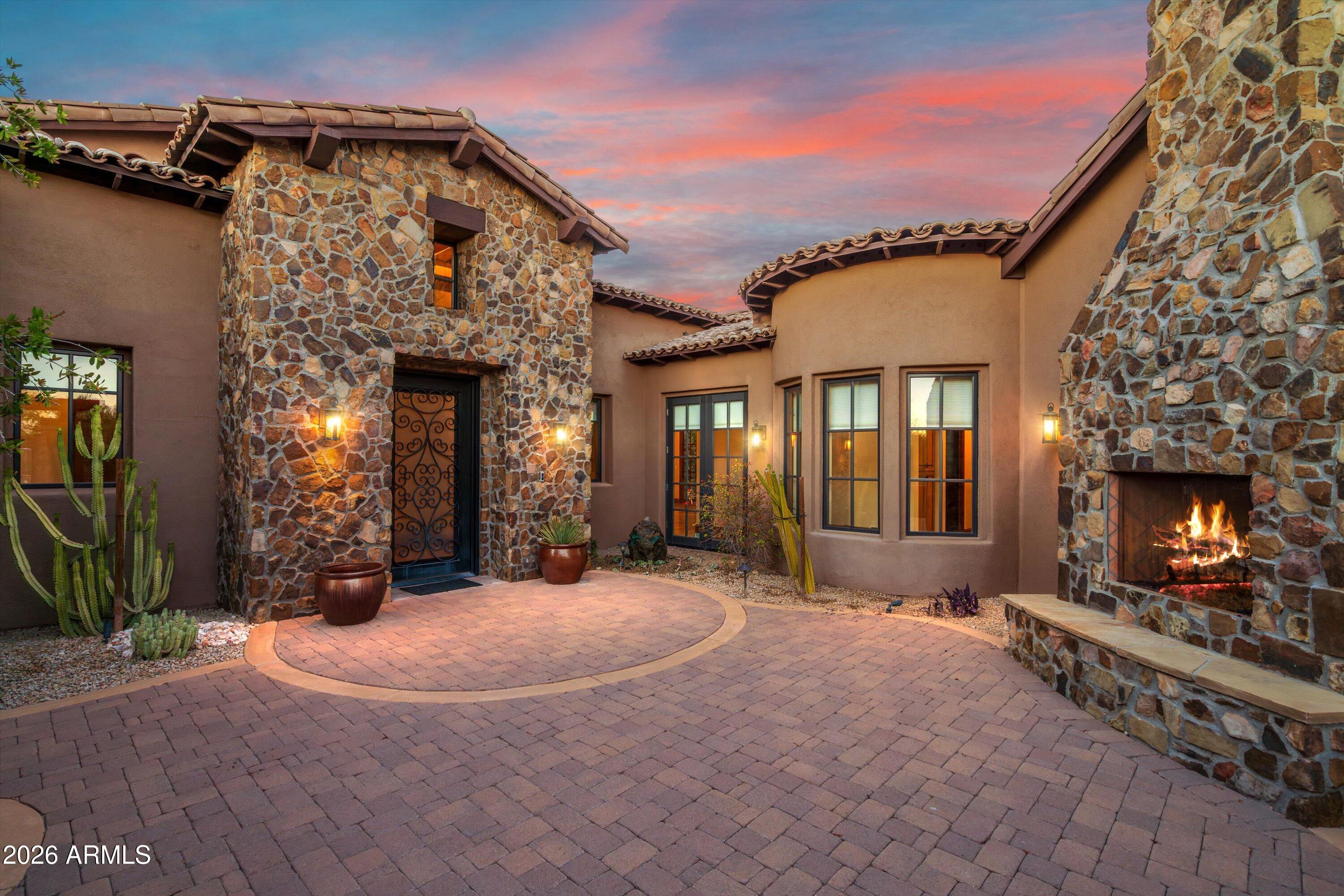 WHISPER ROCK - Residential