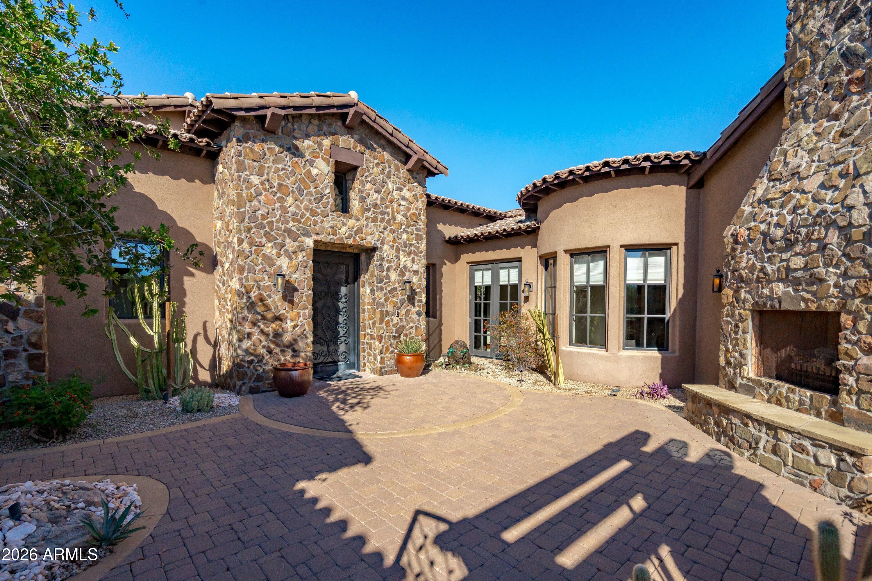 WHISPER ROCK - Residential