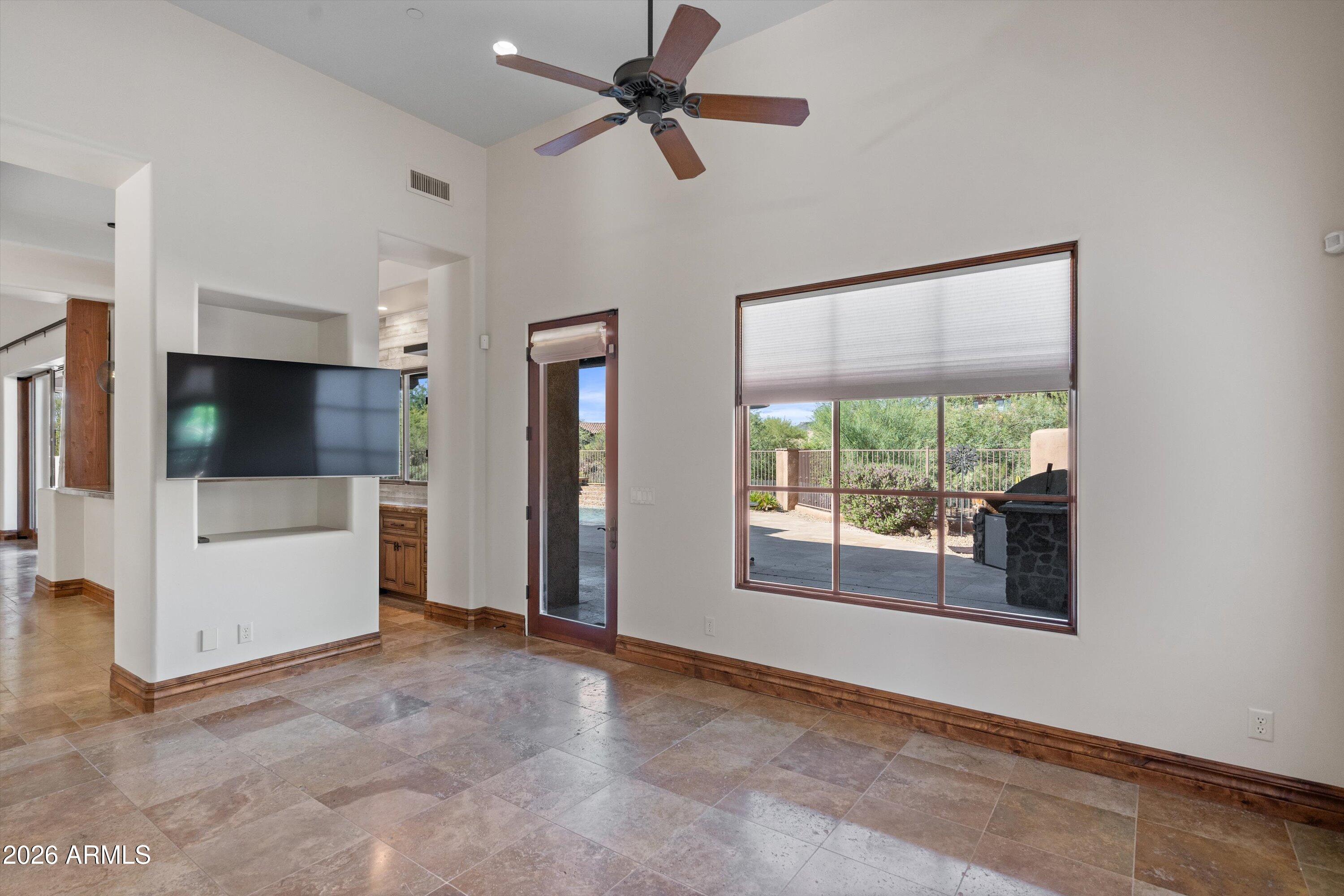 WHISPER ROCK - Residential
